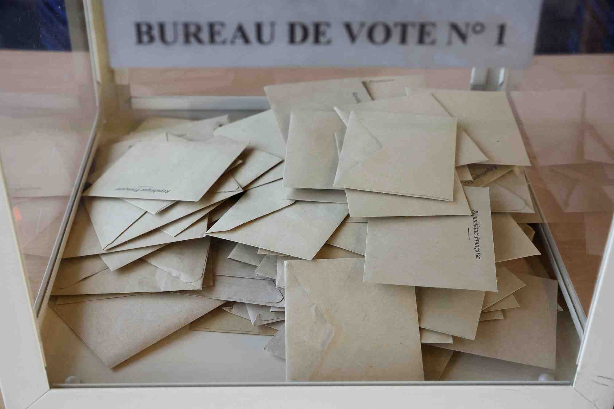 La bataille du second tour des legislatives est lancee