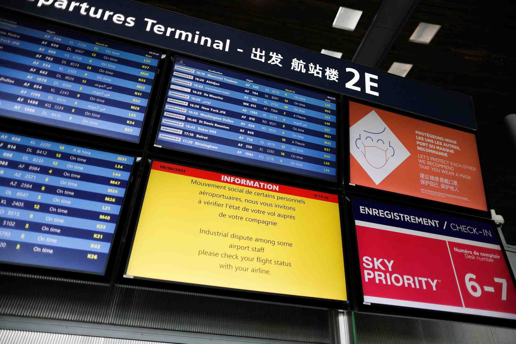 Un vol sur six annule au depart de l'aeroport de roissy vendredi, annonce dgac