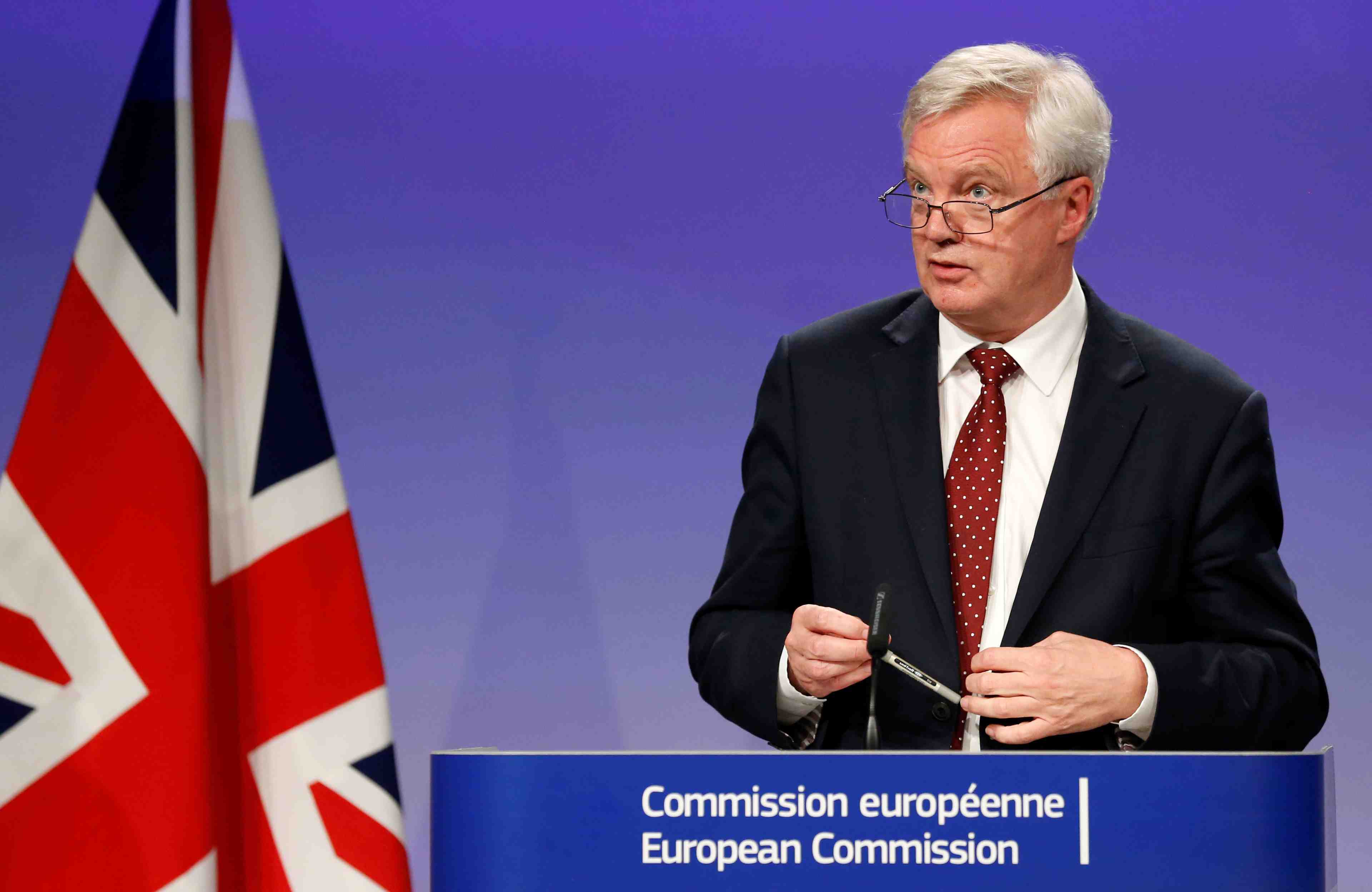 Brexit: le montant du "cheque britannique" ne sera pas connu d'ici octobre, dit davis