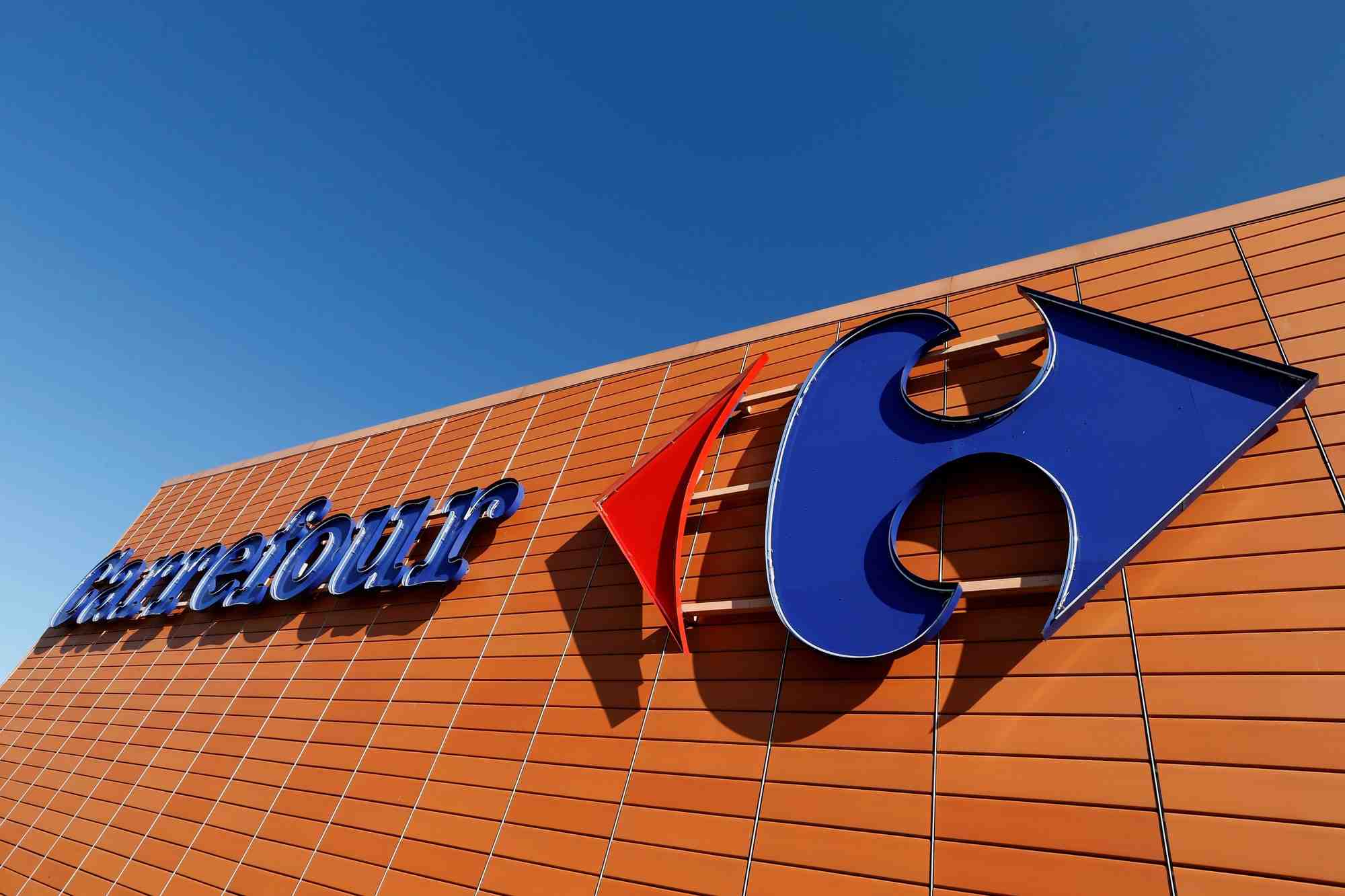 Carrefour: ventes en hausse de 7,8% a perimetre comparable