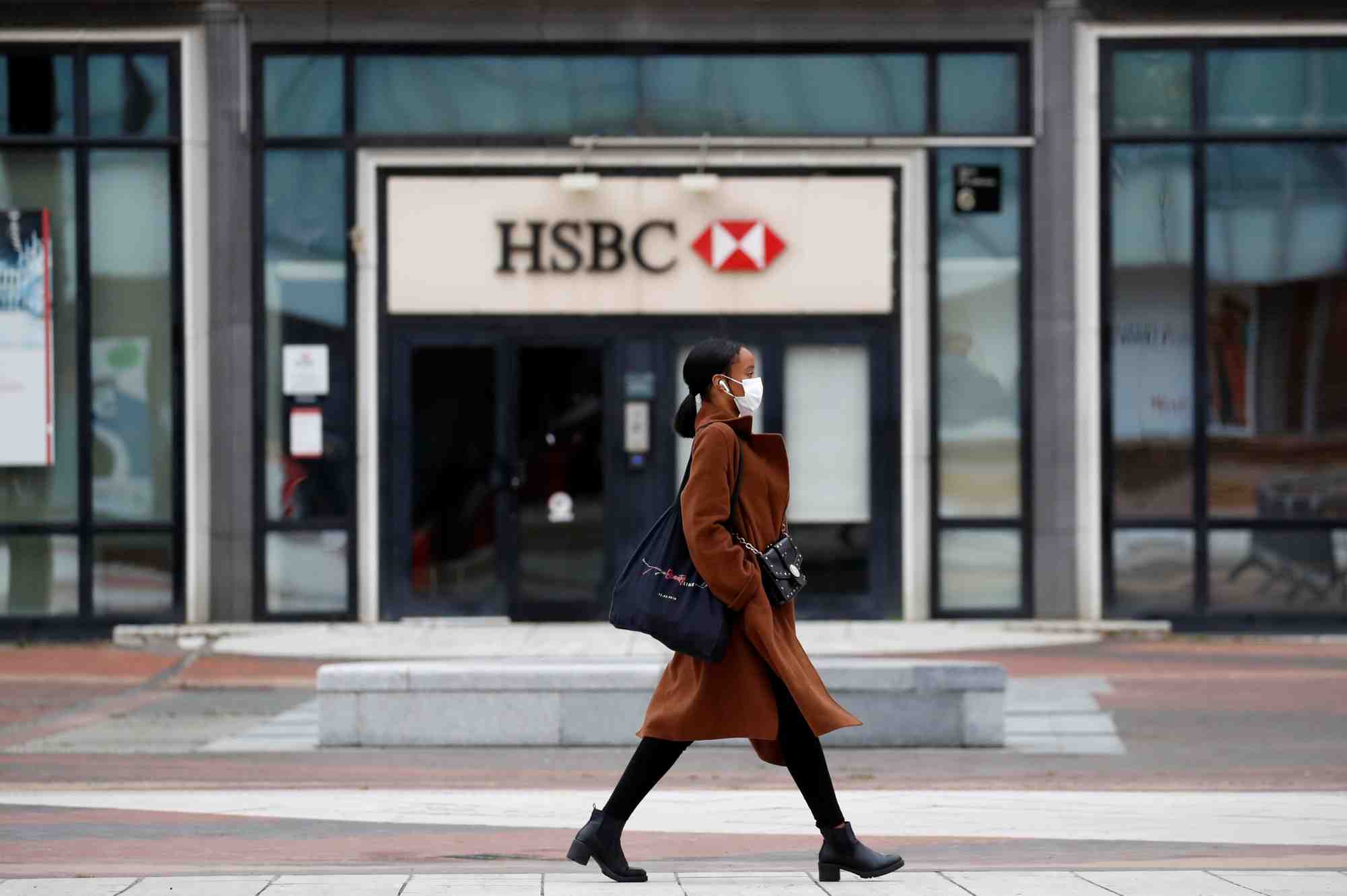 Hsbc supprime plus du tiers des postes dans la banque d'investissement en france