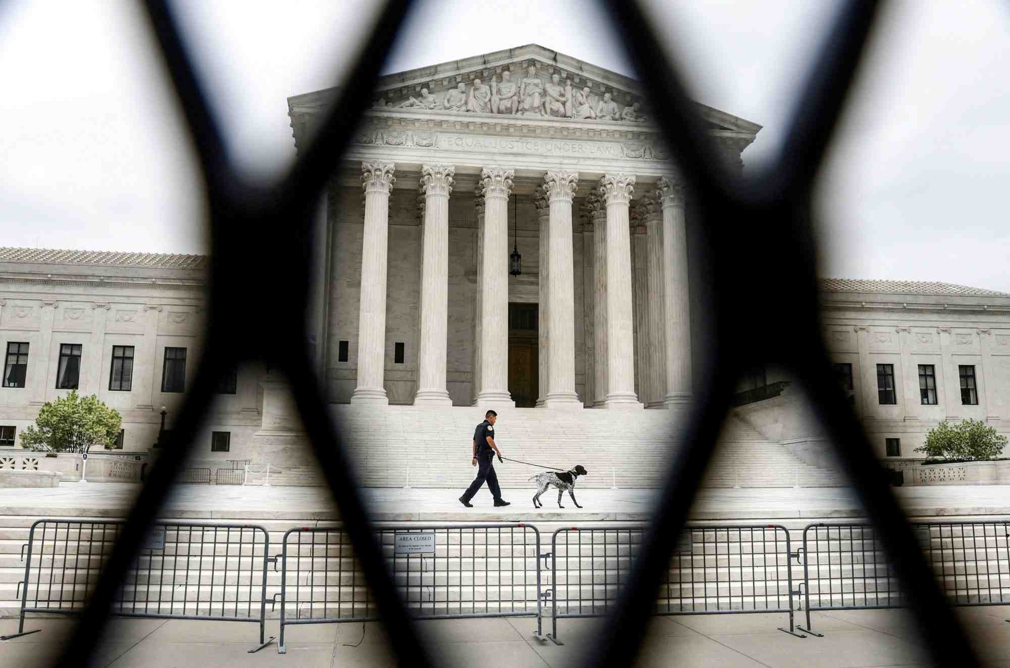 Etats-unis: la cour supreme limite les pouvoir federaux en matiere d'emissions de co2