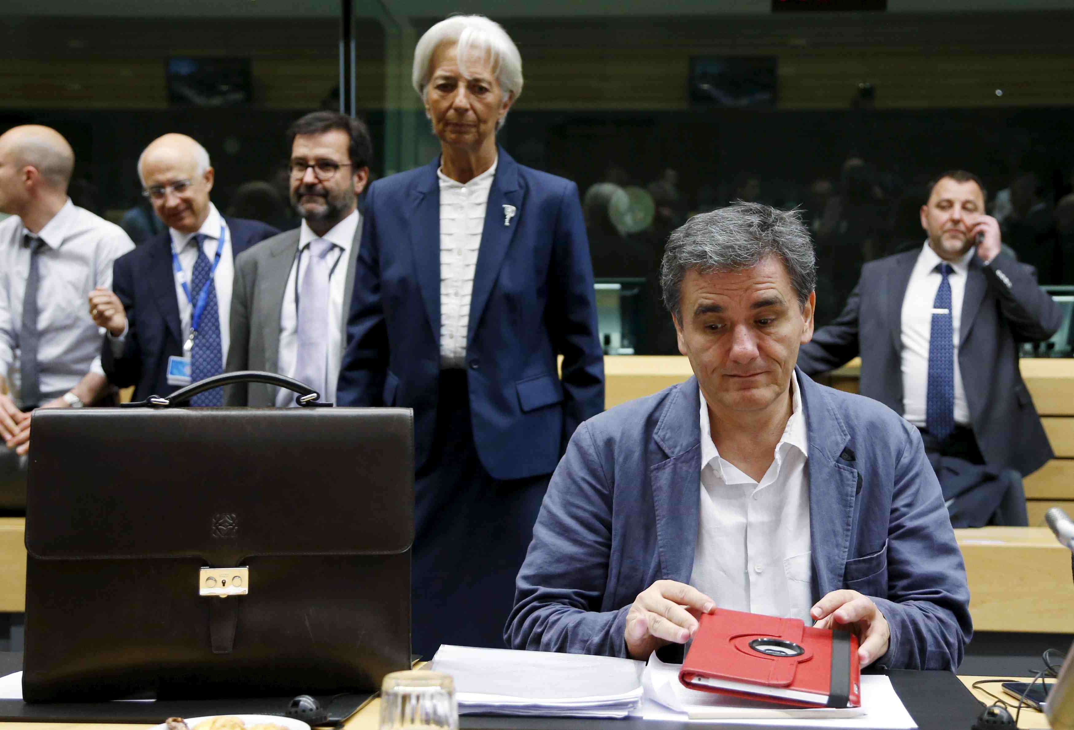 Pas de base pour negocier avec athenes, dit un projet de texte