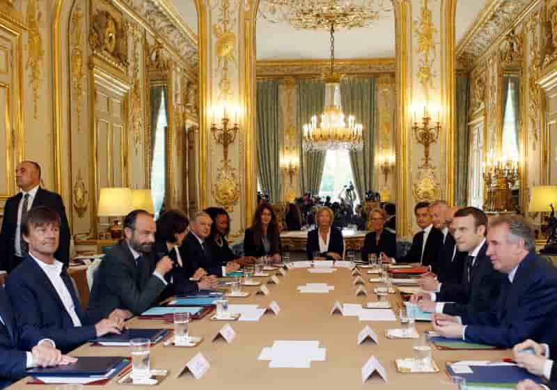 Macron donne directives et directions au premier conseil