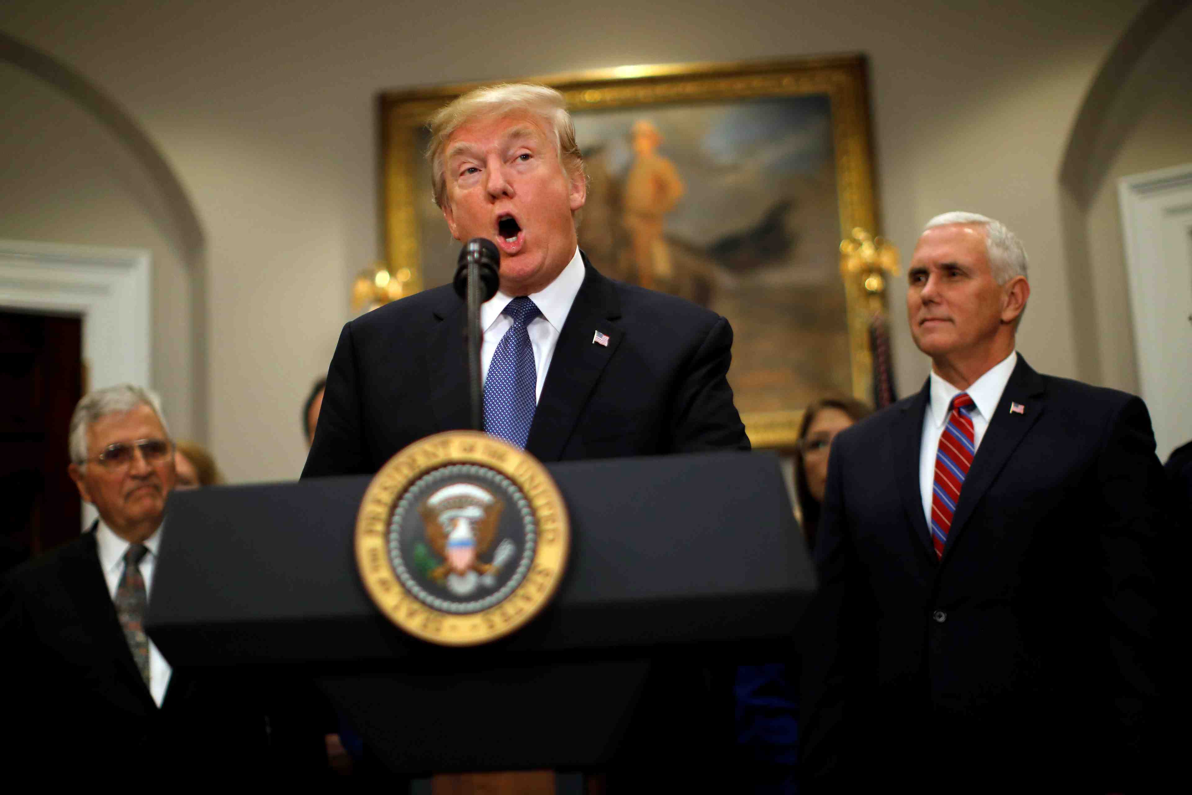 Donald trump appelle le congres a legiferer sur l'immigration