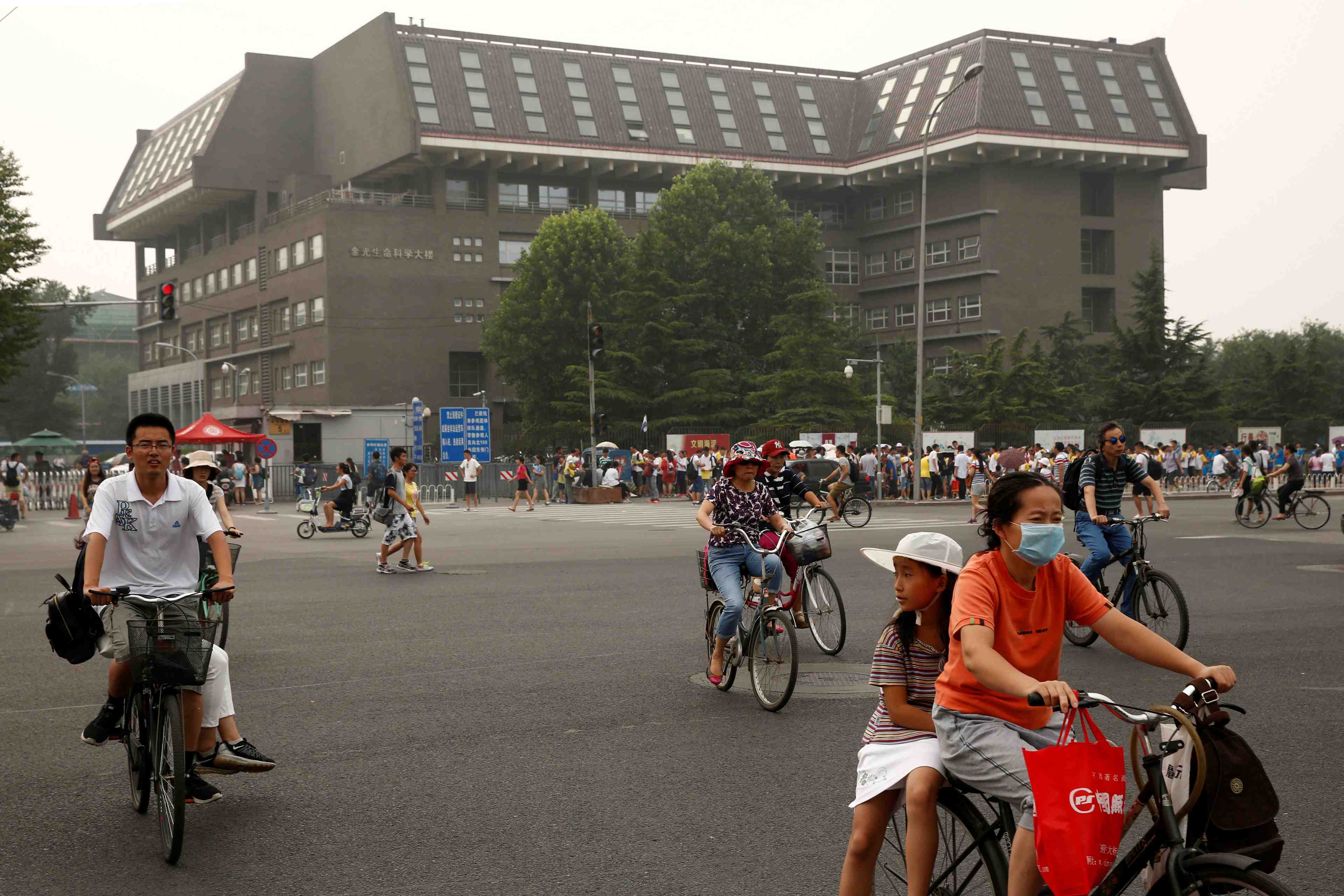 Chine: un celebre etudiant interpelle pour l'anniversaire de mao