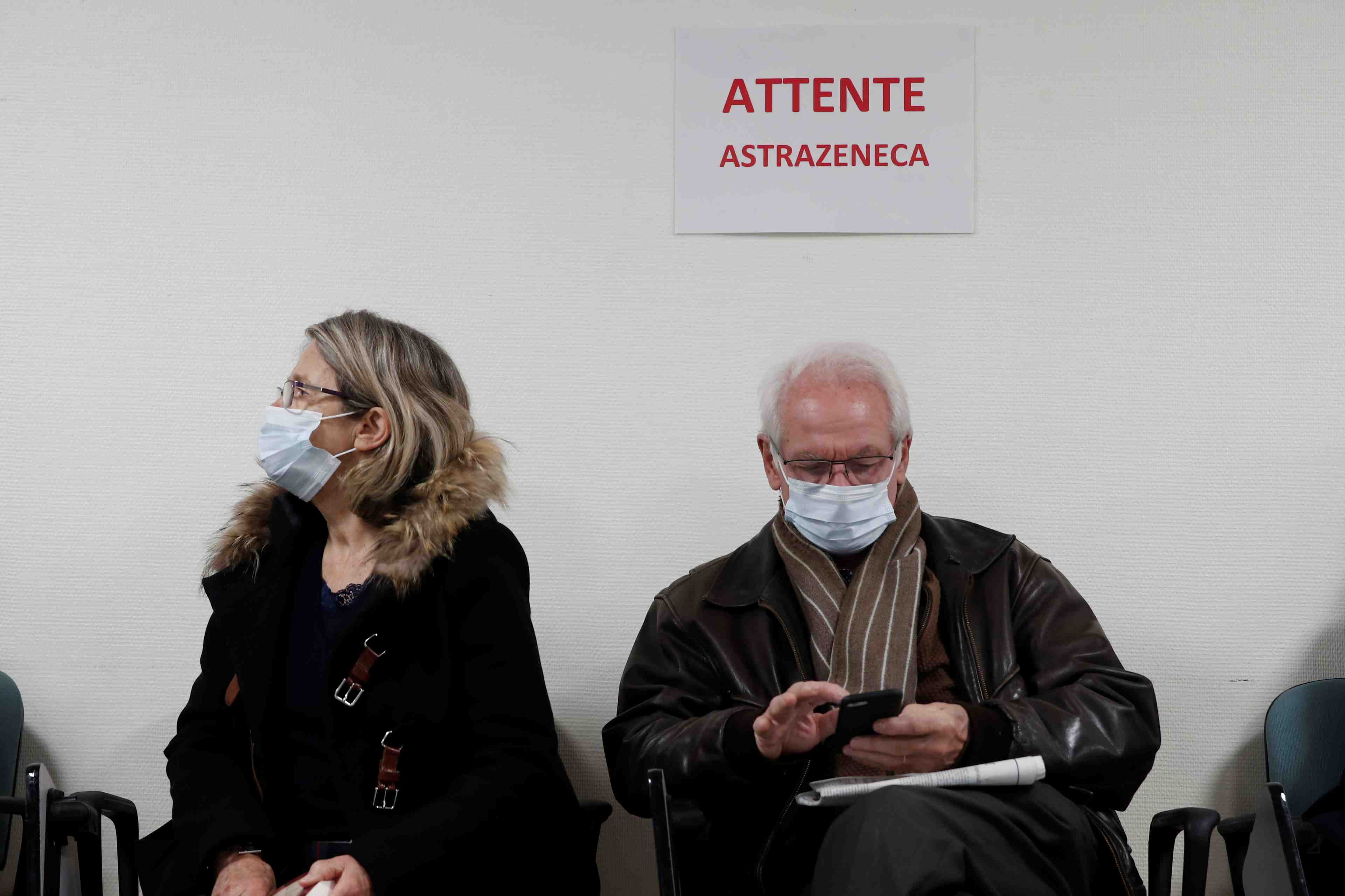 Combattre un cancer mais refuser le vaccin, ces francais faches avec astrazeneca