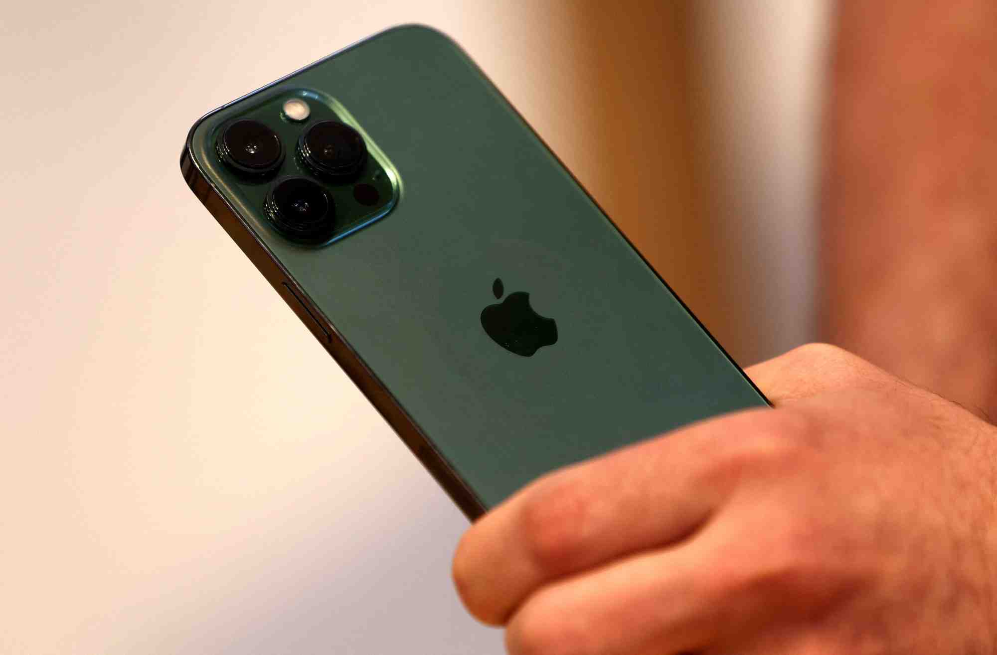 Apple bat les attentes grace aux ventes de l'iphone et aux services