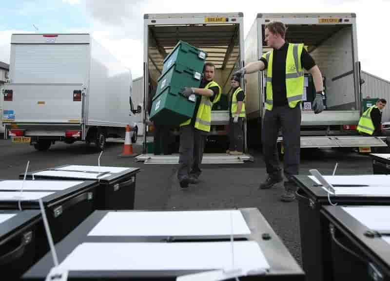 Les britanniques elisent leurs deputes dans un suspense total
