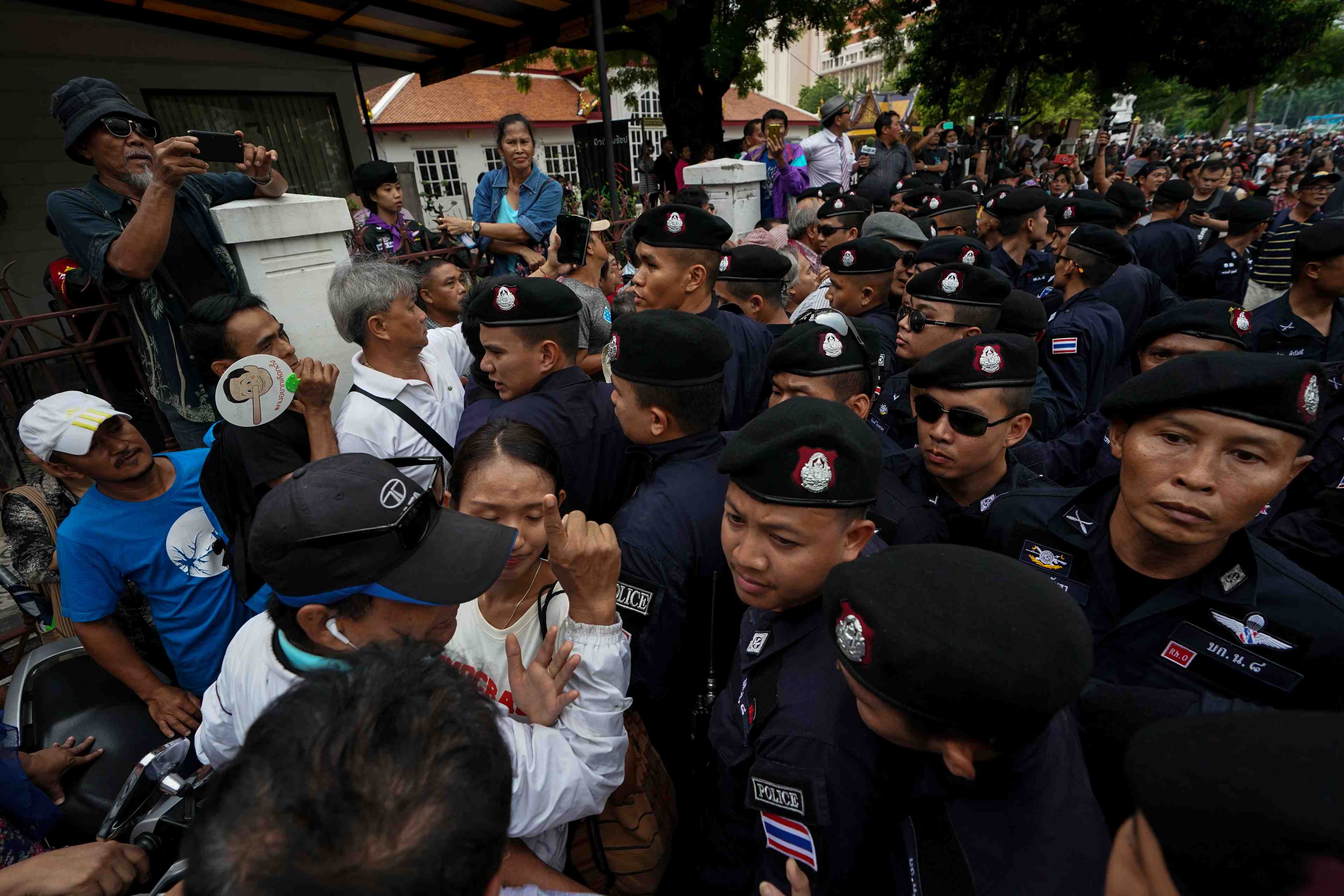 L'opposition manifeste a bangkok quatre ans apres le coup d'etat