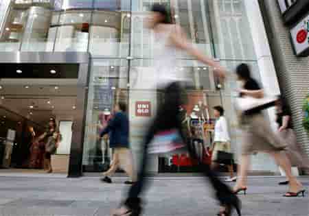 TOKYO ESTIME QUE LE PIRE DE LA CRISE ÉCONOMIQUE EST PASSÉ