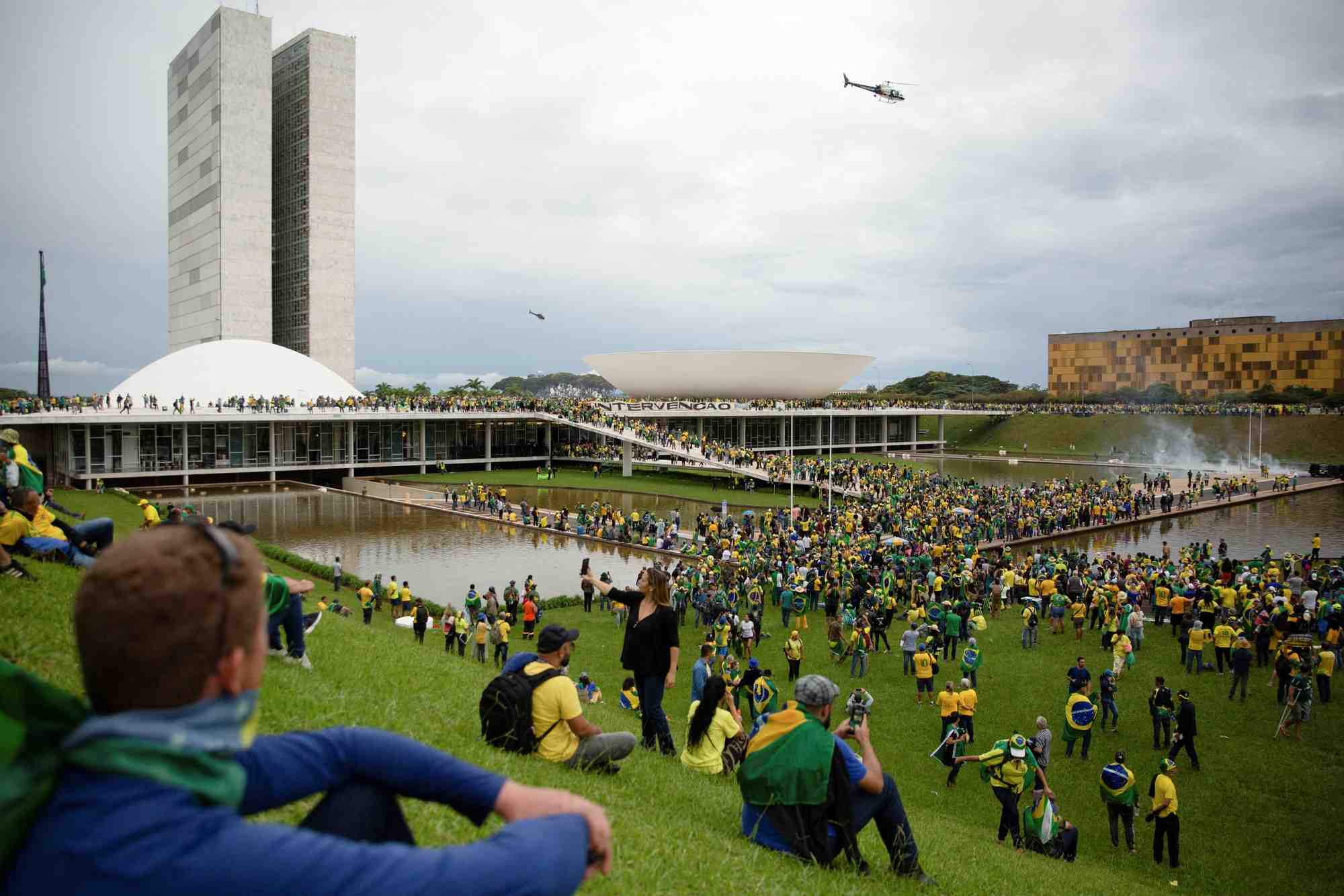 Photo des partisans de l'ancien president bresilien jair bolsonaro qui contestent l'election du president de gauche luiz inacio lula da silva