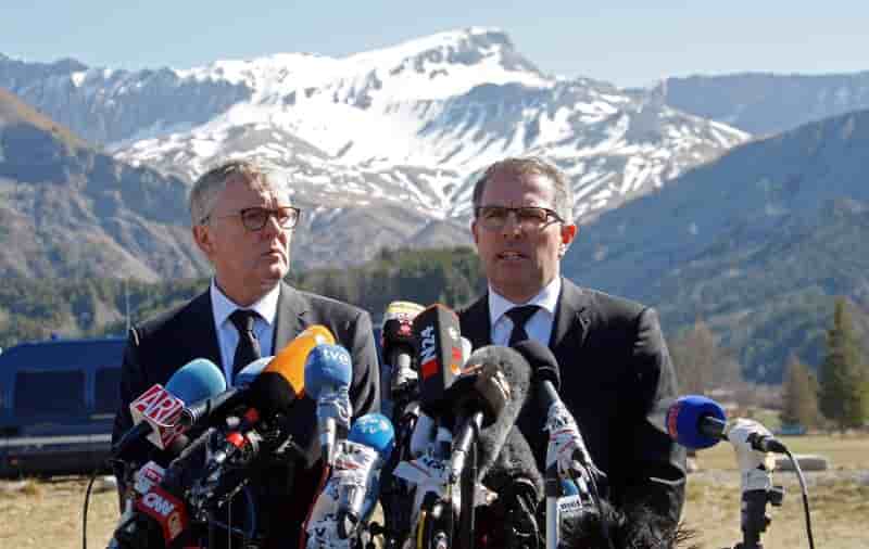 Les dirigeants de lufthansa et germanwings sur le site du crash