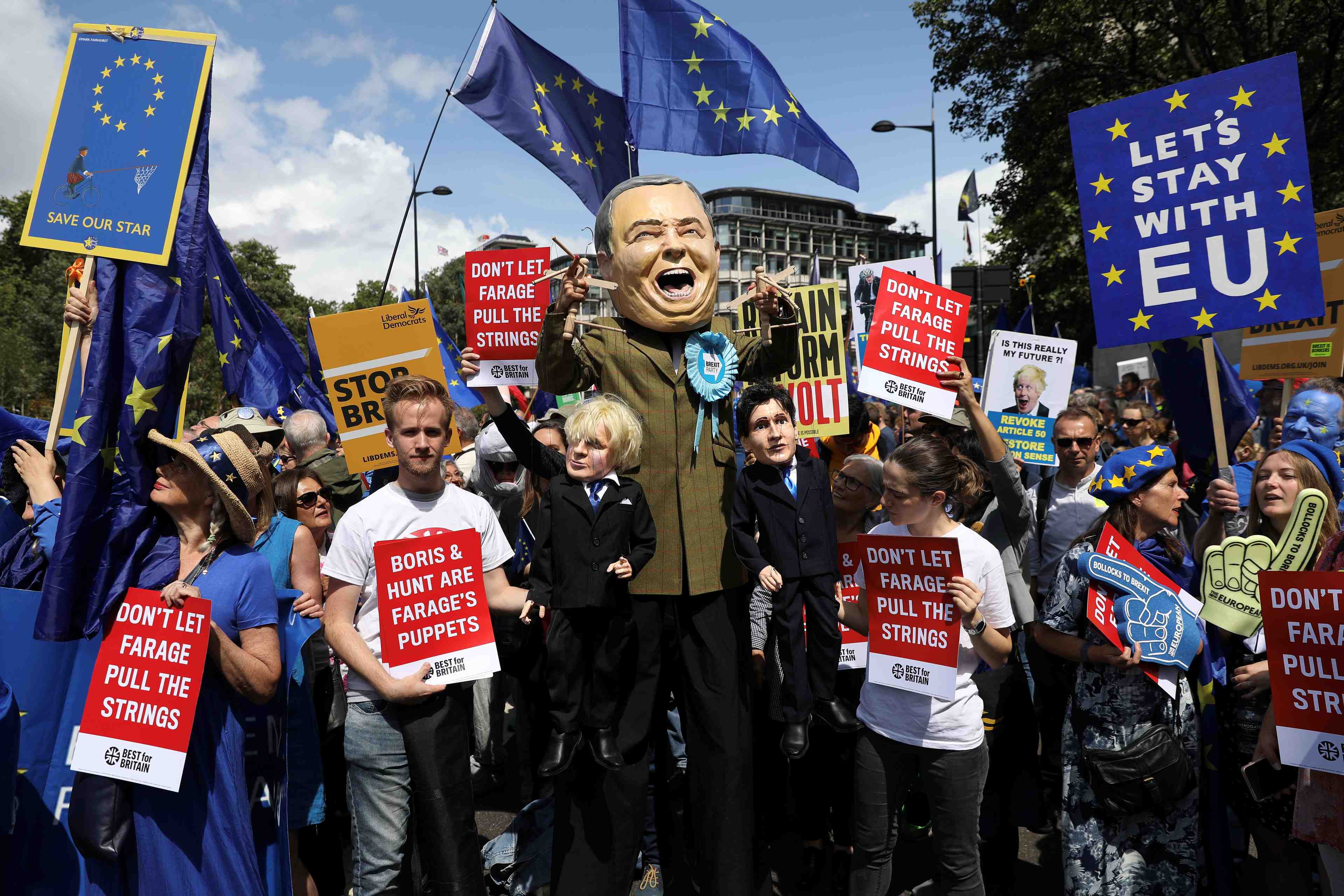 Les anti-brexit manifestent contre boris johnson a londres