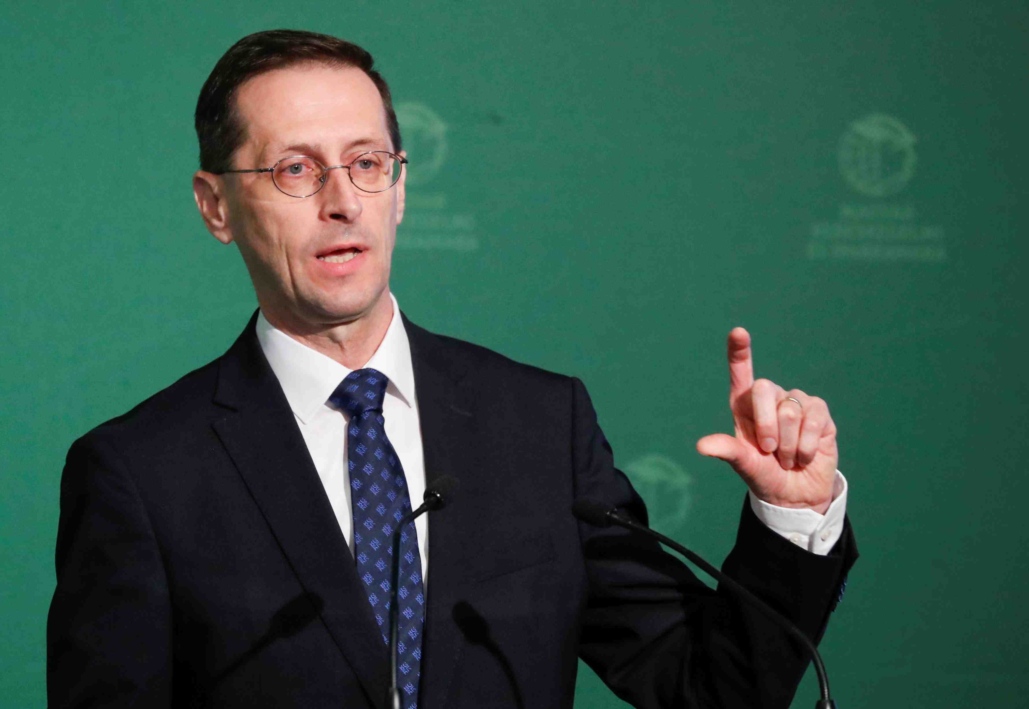 La hongrie critique le plan de relance propose par la commission