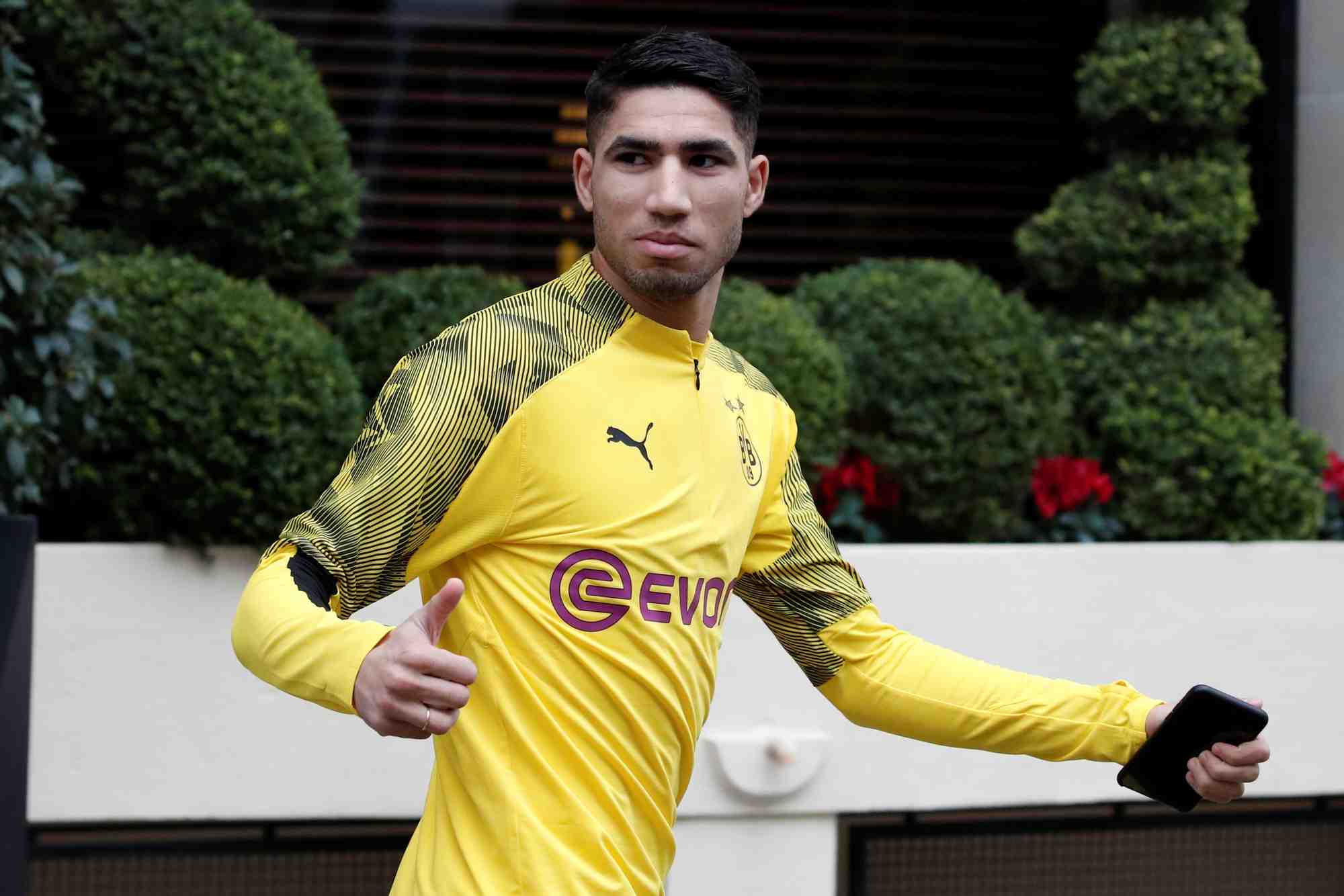 Achraf hakimi quitte l'hotel le royal monceau a la veille du match de ligue des champions contre le paris st germain