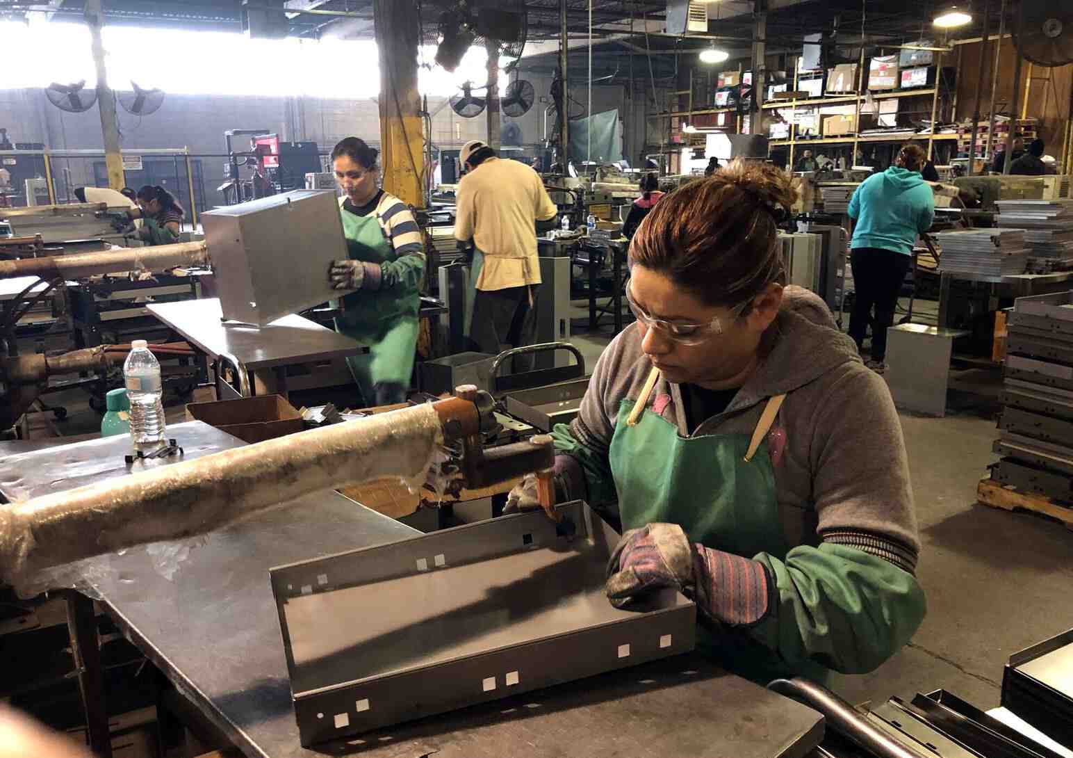 L'usine de boites a outils metal box international a franklin park, aux etats-unis