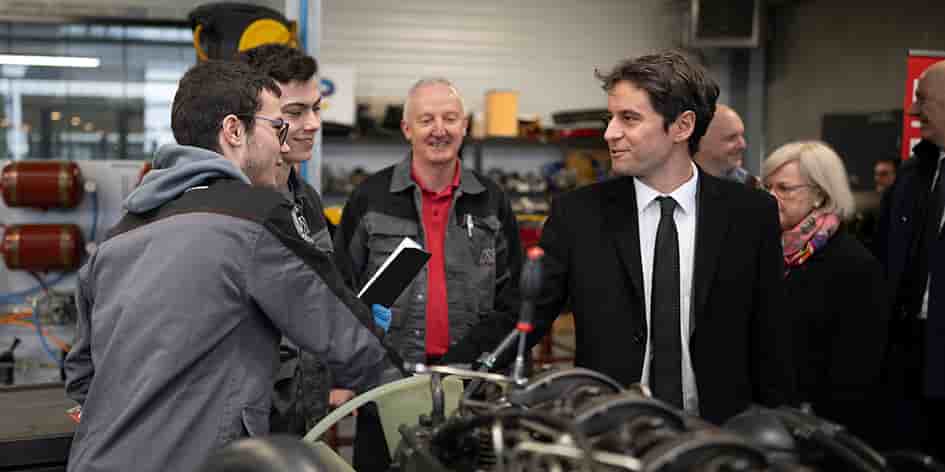 Vendredi, Gabriel Attal en visite dans le centre de formation de l’Académy Mauffrey à Éloyes (Vosges).
