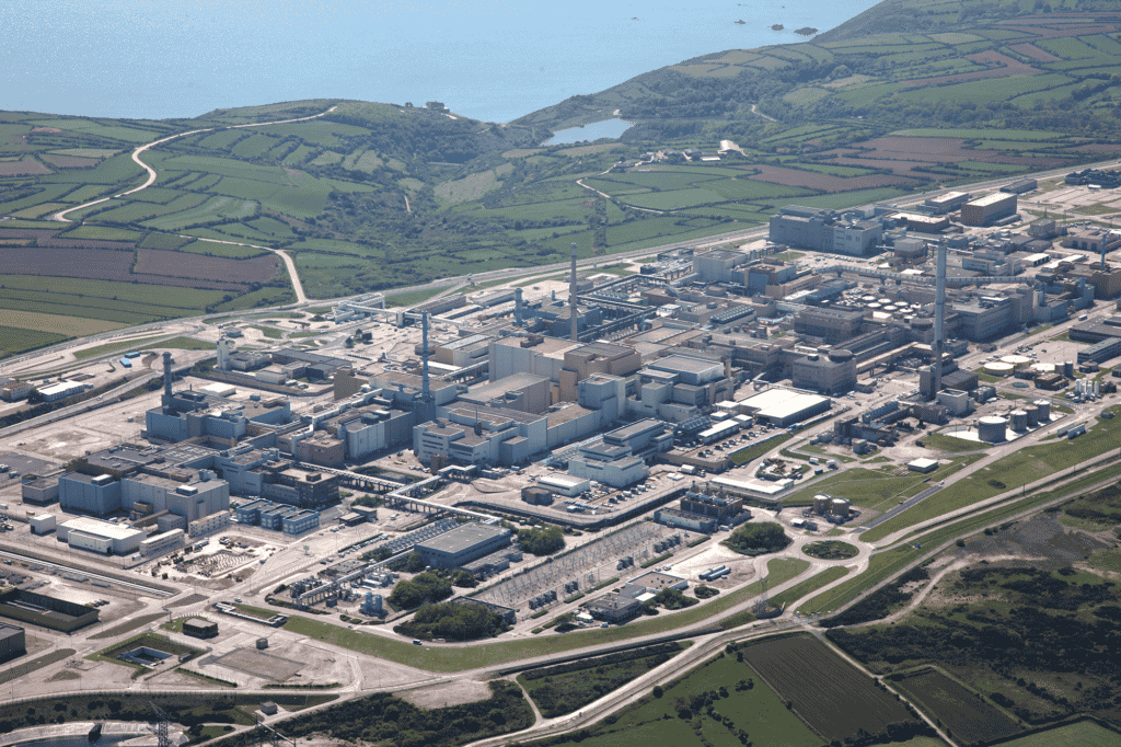 Forte de près 6.000 collaborateurs, l'usine Orano La Hague, ici en photo, continue d'embaucher au rythme de 650 CDI par an auxquels s'ajoutent 300 alternants