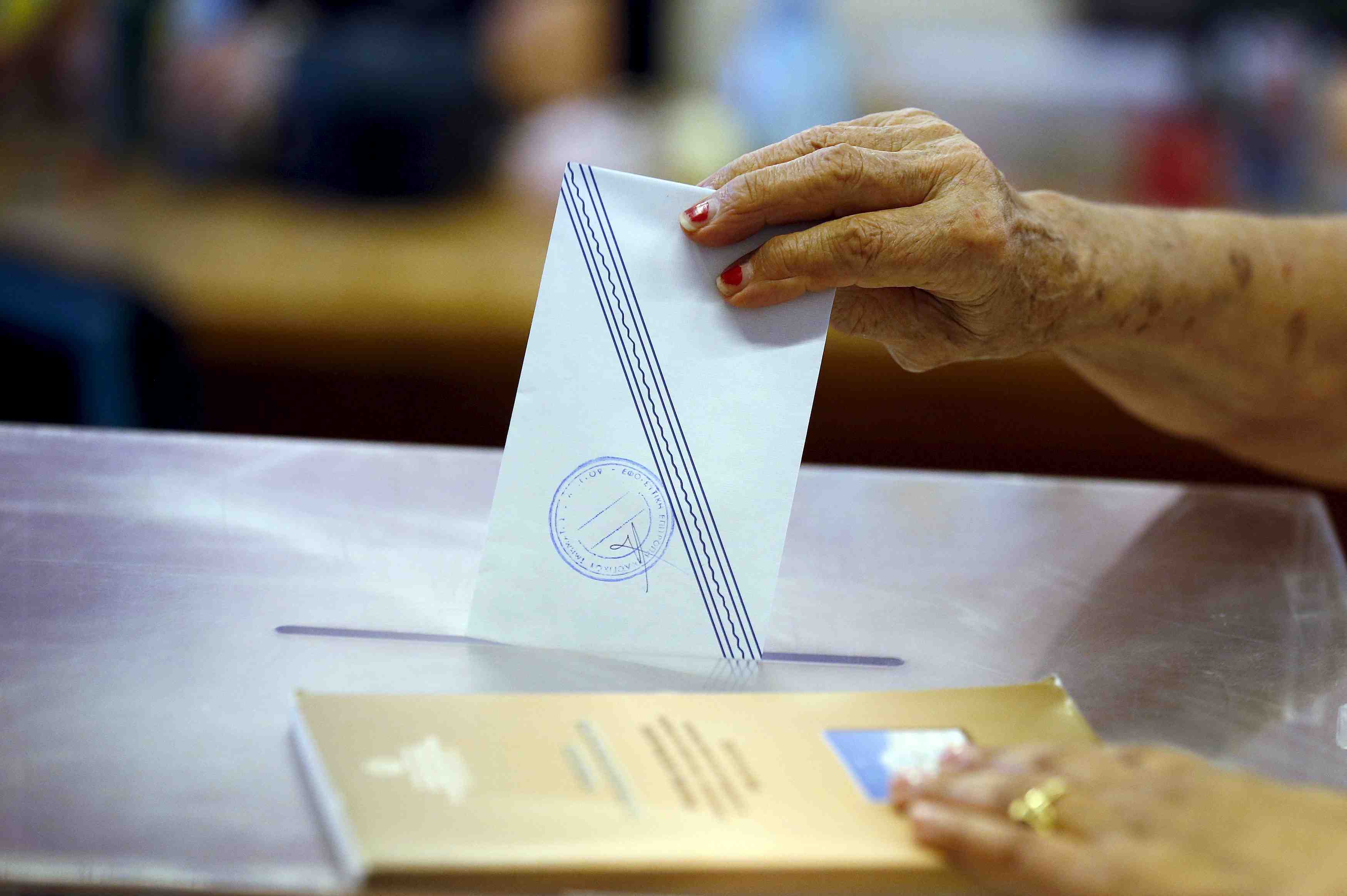 Debut du referendum en grece 