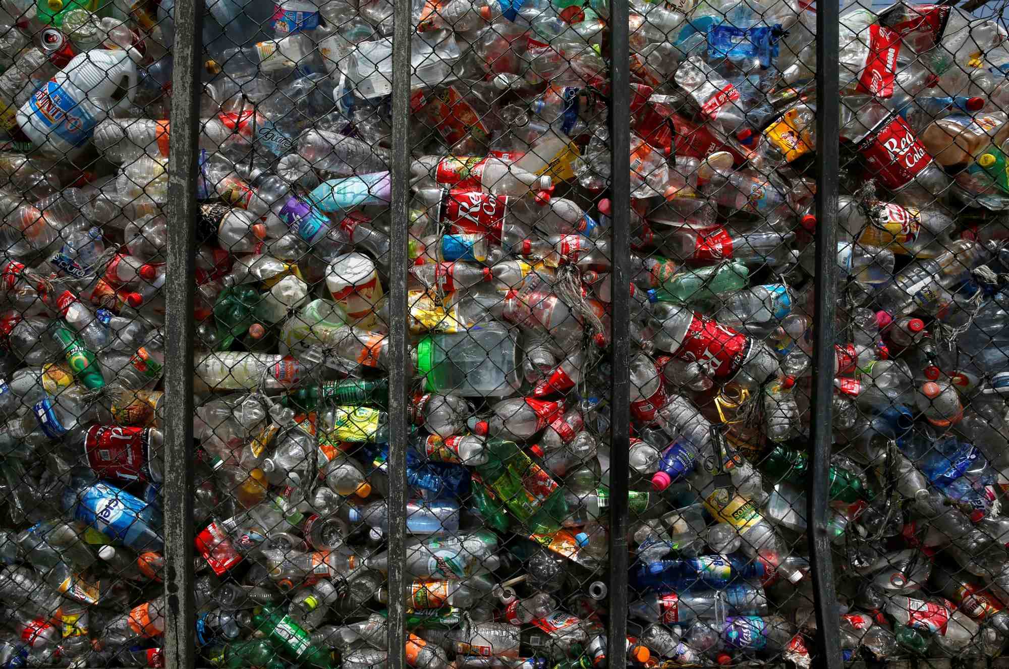 La secrétaire d'Etat à la Transition écologique et solidaire a plaidé pour "un chemin de transition" où le système de reprise des emballages en verre sera "adossé et financé par un système de reprise du plastique".