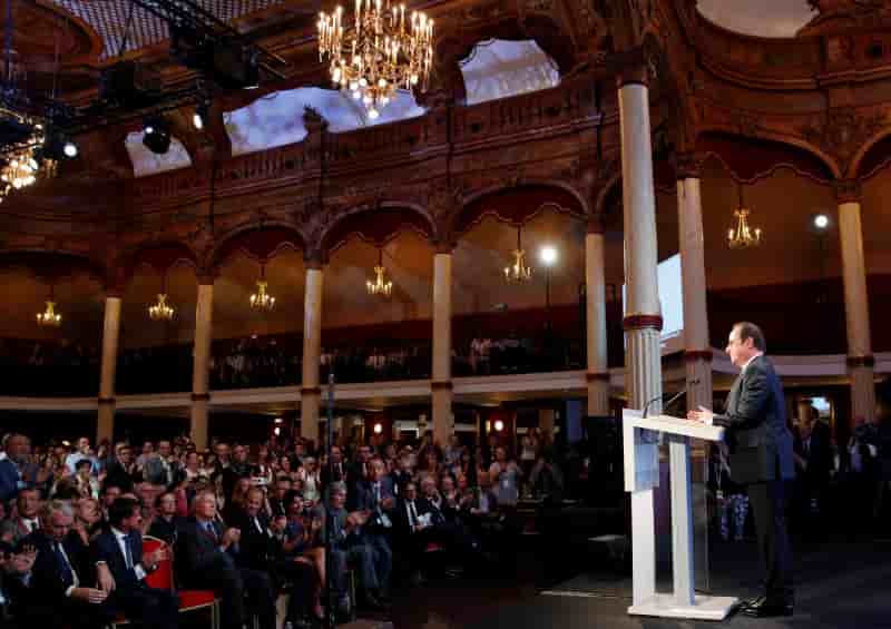 Francois hollande s'attaque aux "arguties juridiques" de nicolas sarkozy