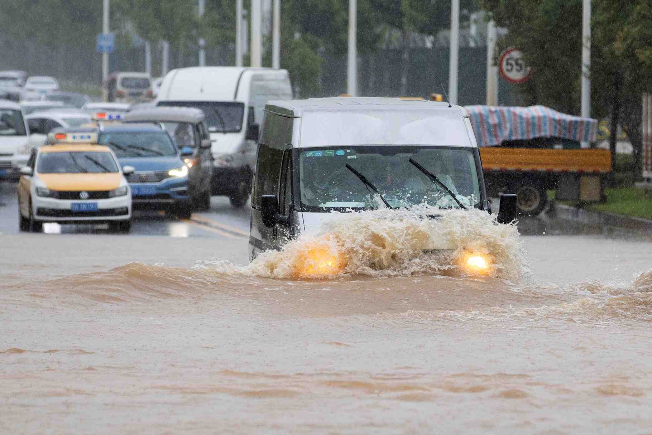 Les inondations menacent la ville chinoise de wuhan et sa production