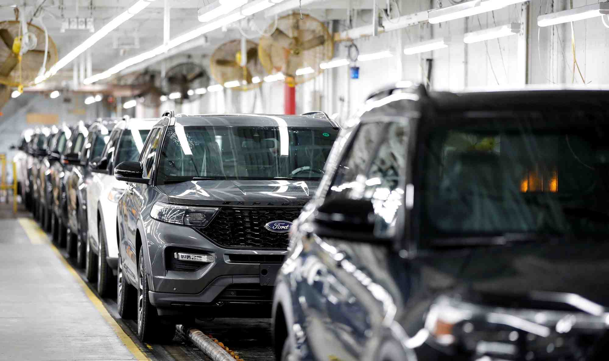 Six constructeurs automobiles s'engagent a eliminer les vehicules thermiques d'ici 2040
