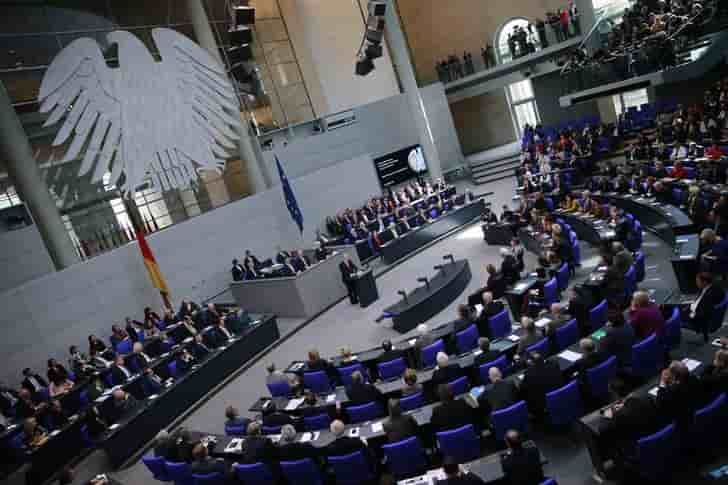 Le bundestag aura son mot a dire sur l'accord grec, dit schauble