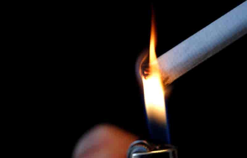Trois cigarettiers condamnes a verser 11 milliards d'euros