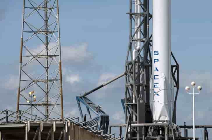 Les tirs du lanceur spatial falcon 9 de spacex suspendus encore "quelques mois"