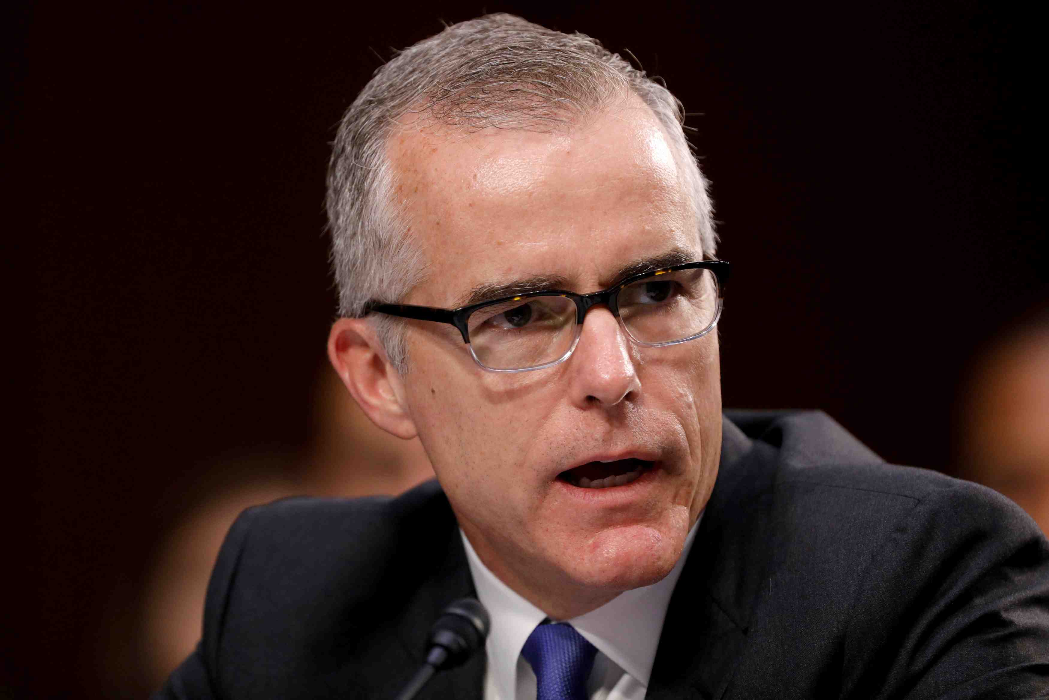 Licenciement de l'ex-directeur adjoint du fbi, andrew mccabe