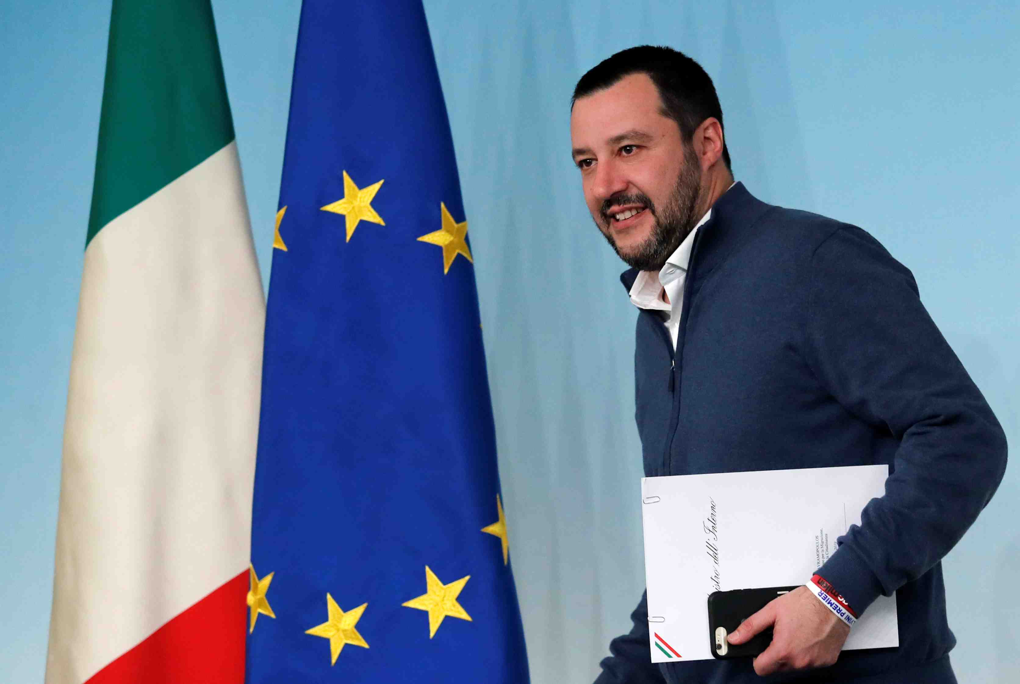 Salvini demande aux senateurs italiens de lui epargner un proces