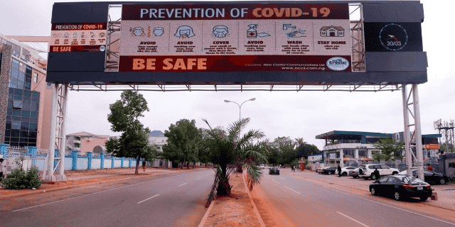 Au Nigeria, les Etats de Lagos, Abuja et Ogun seront soumis à un confinement de deux semaines à partir de ce lundi à 23h.