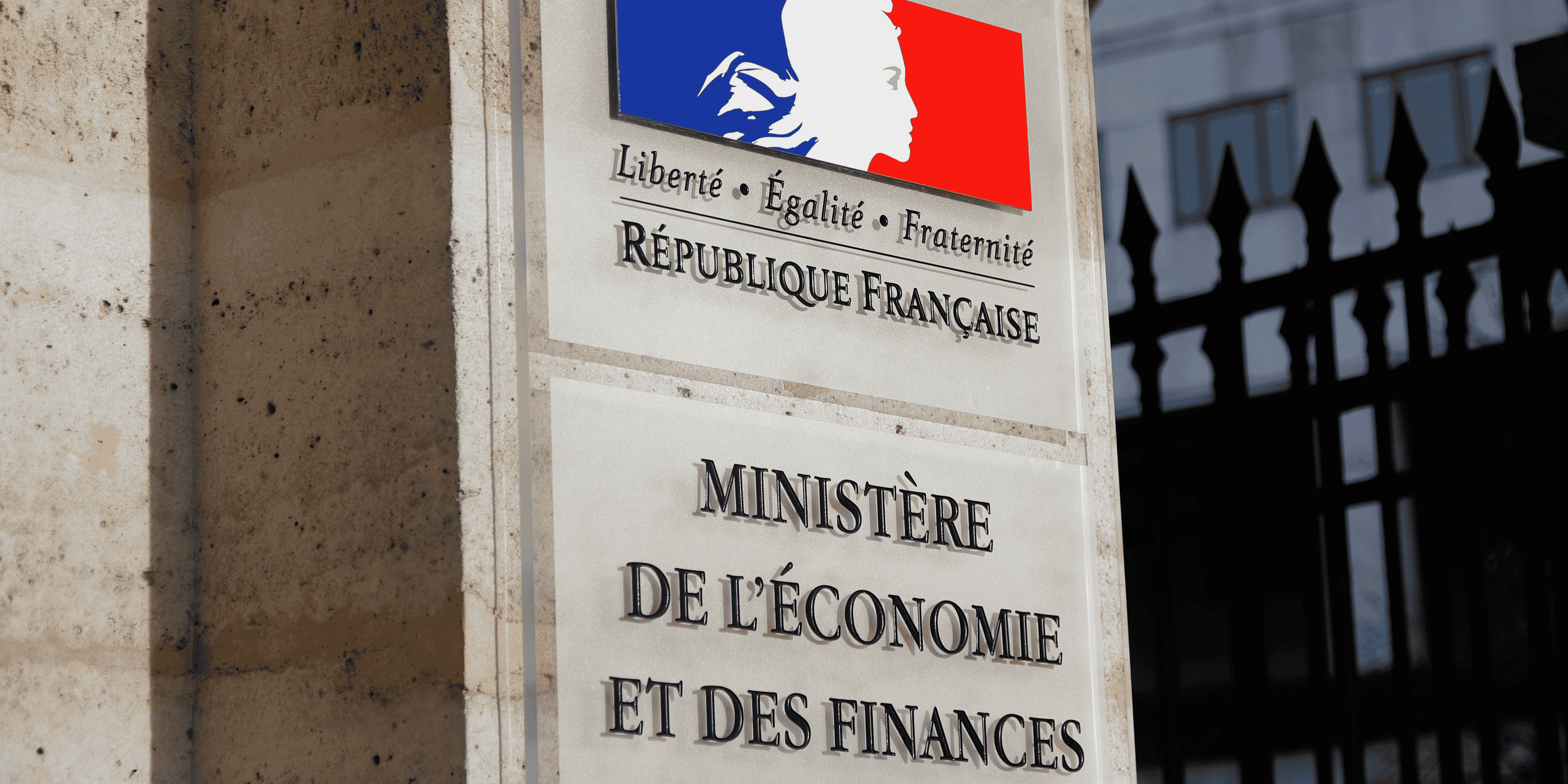 France: des depots petroliers bloques, reunion lundi a bercy