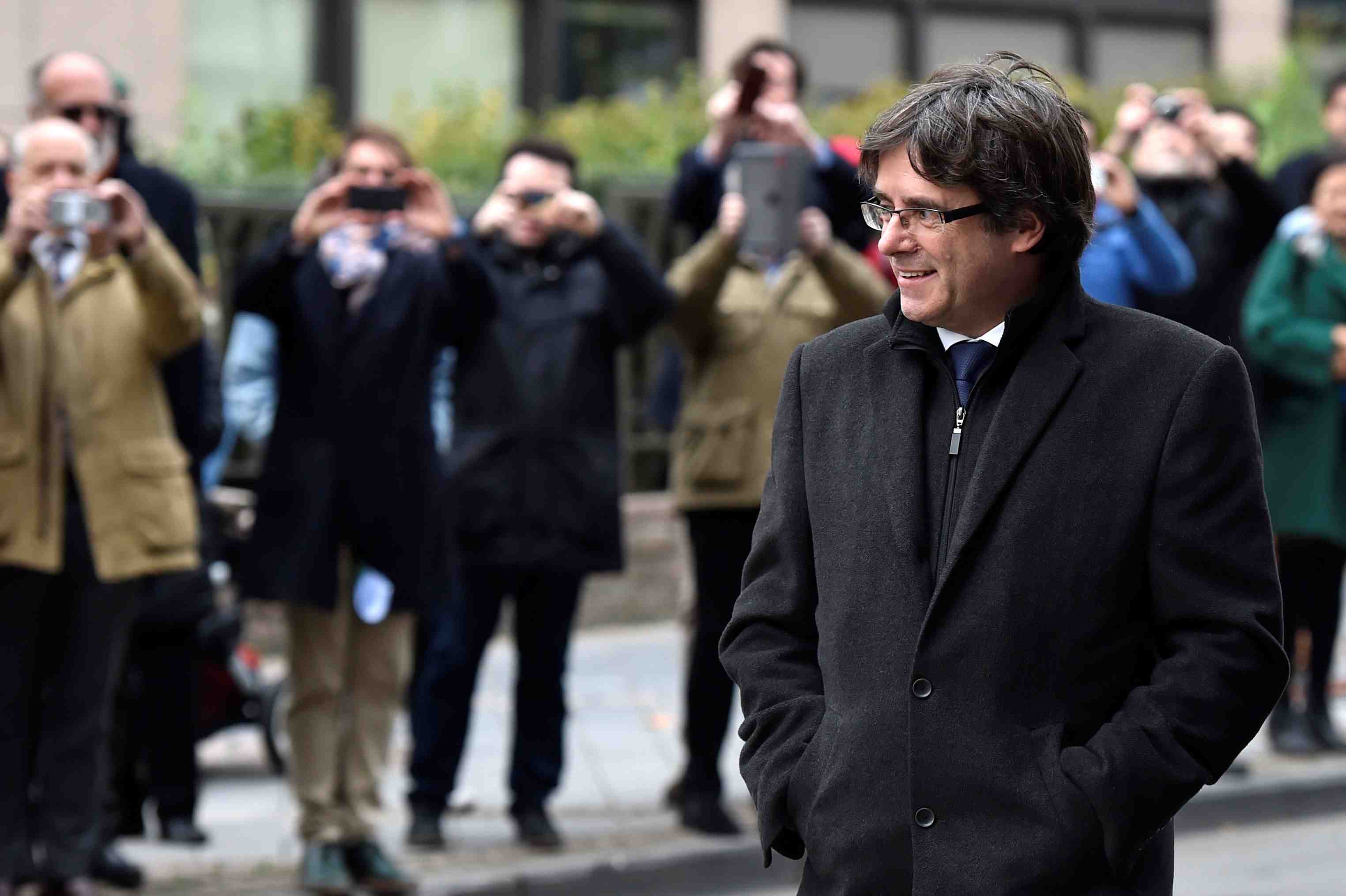 Puigdemont releve le "defi democratique" des elections, ne demande pas l'asile a la belgique