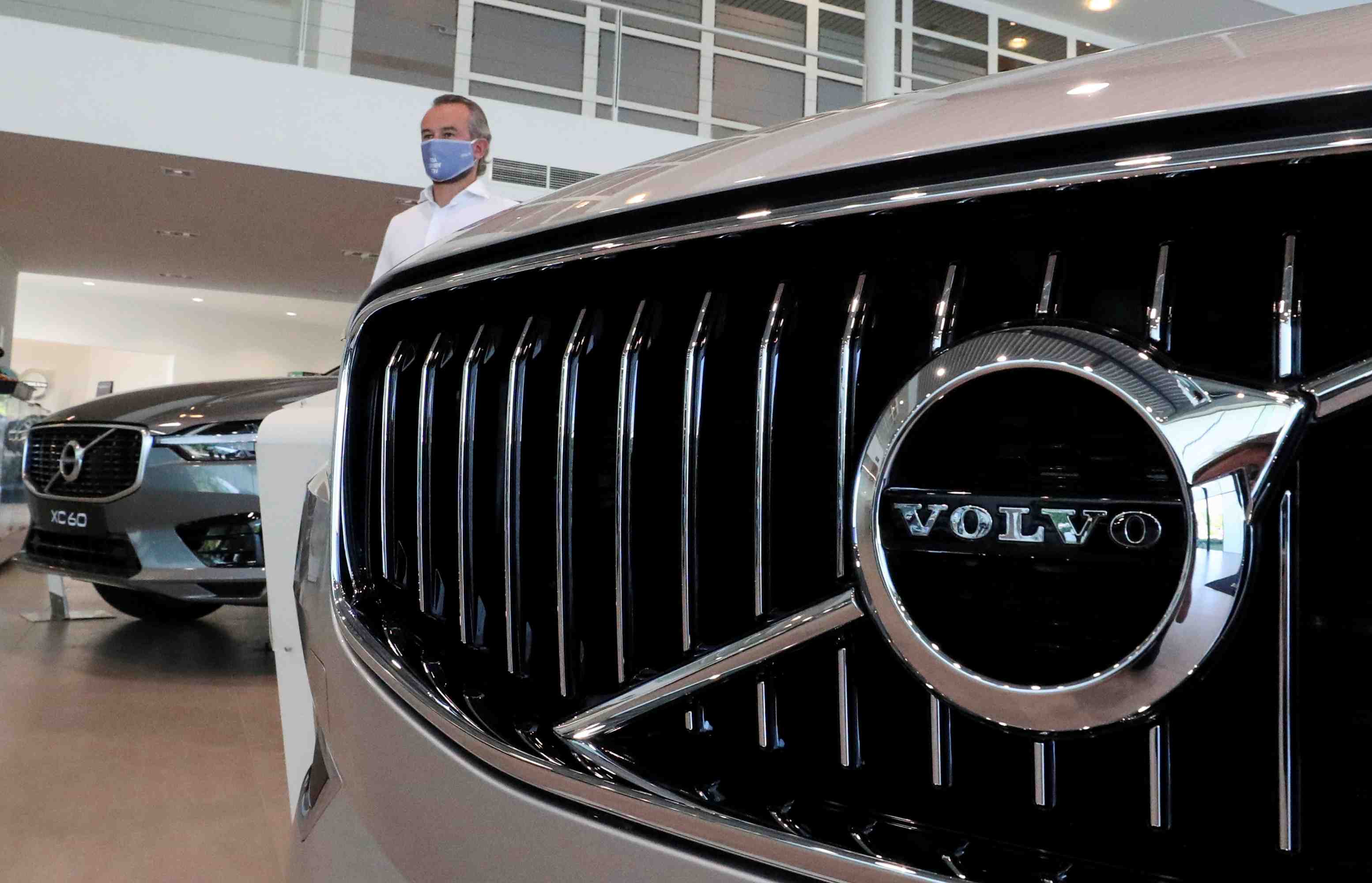 Volvo cars fait ses debuts a stockholm a 7% au-dessus du prix d'ipo