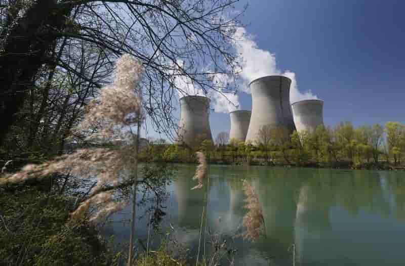 Edf reporte le redemarrage de deux reacteurs nucleaires