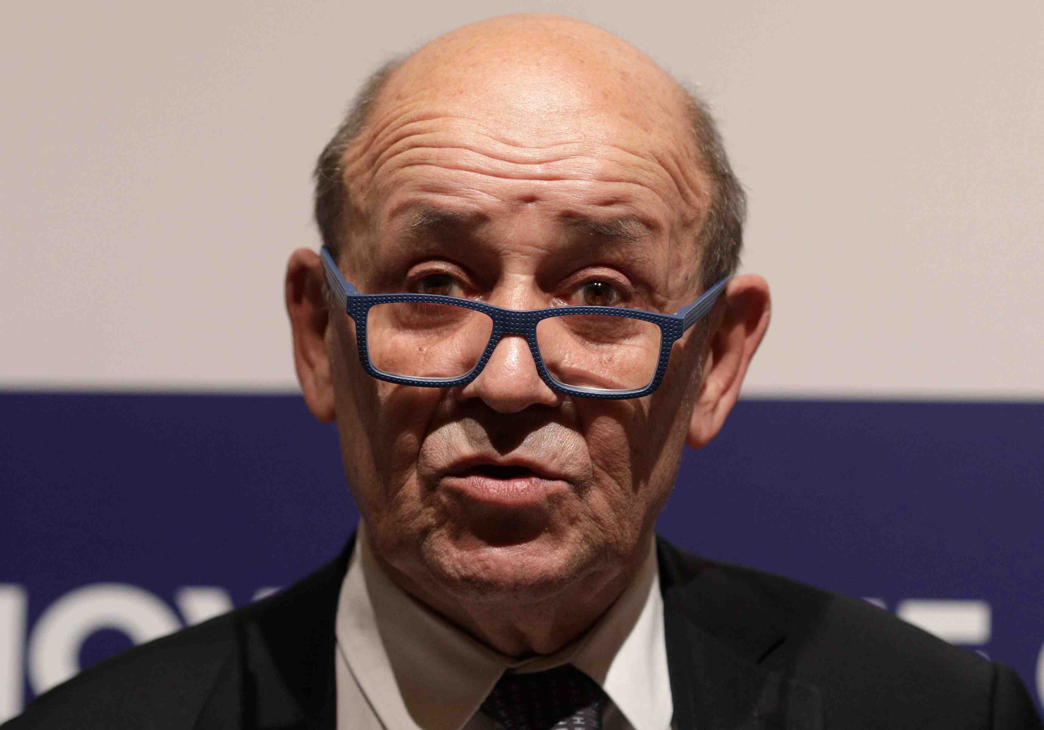 Europeennes: le drian "souhaite" que loiseau soit tete de liste