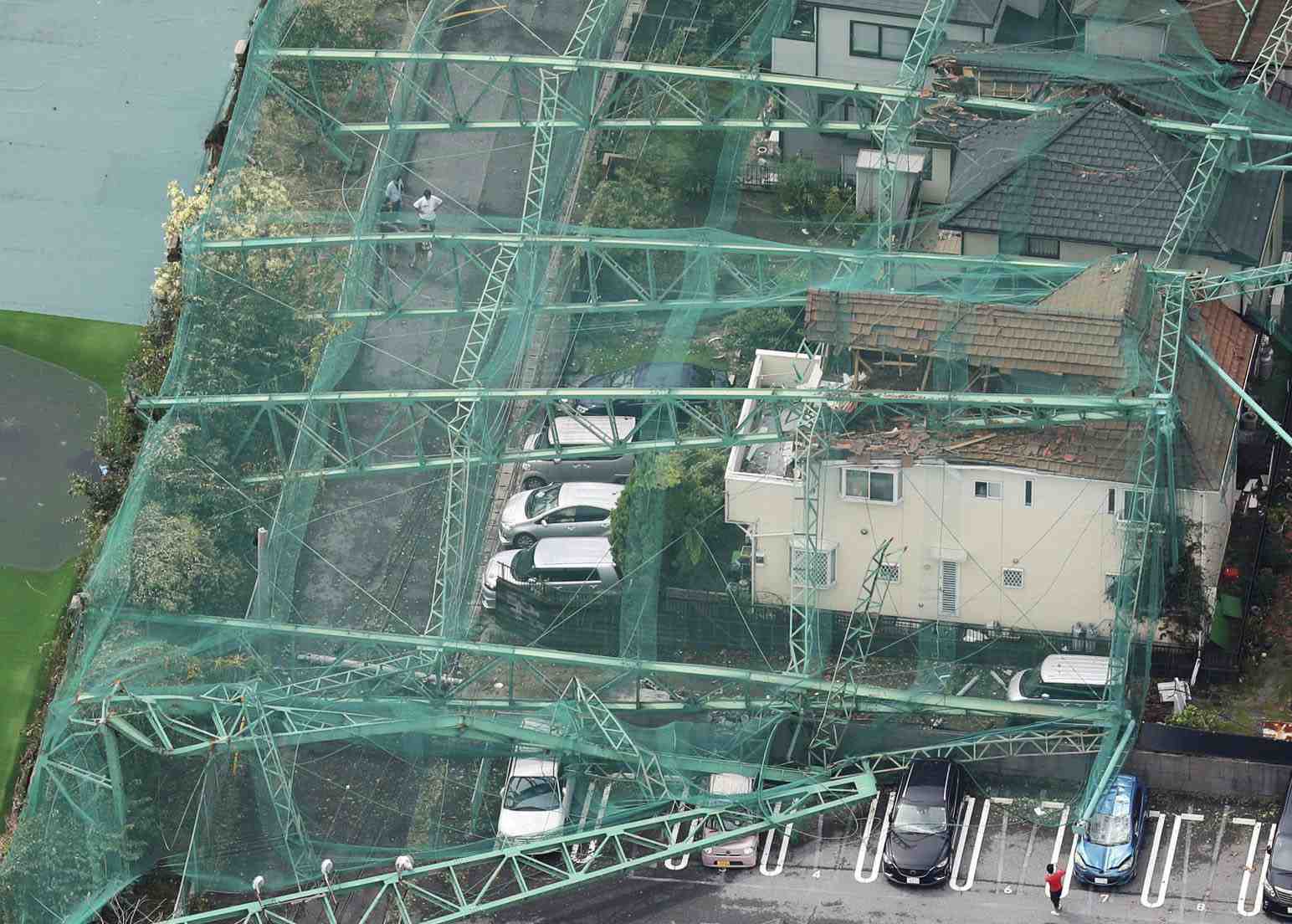 Un puissant typhon touche terre pres de tokyo, un mort