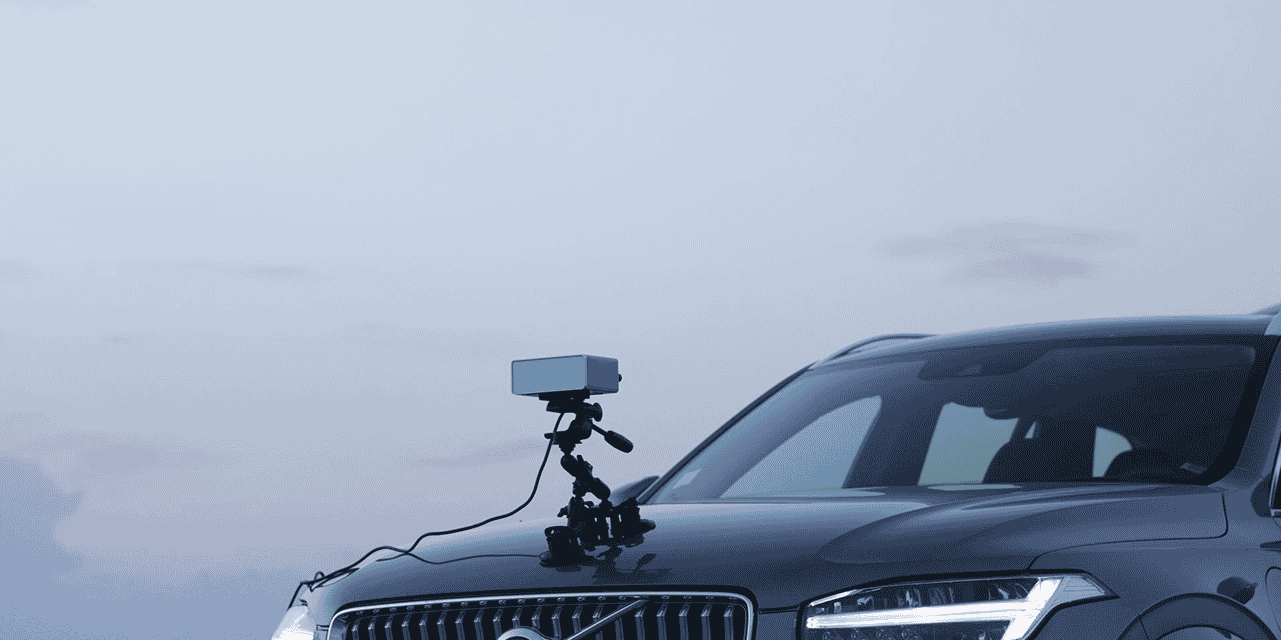 Dotée d’un signal multispectral, la caméra (ci-dessus, dans une version expérimentale) mise au point par Outsight pourrait équiper les voitures autonomes. Une ligne de production doit voir le jour d’ici à 2021 grâce à une récente levée de fonds de 18 millions d’euros.