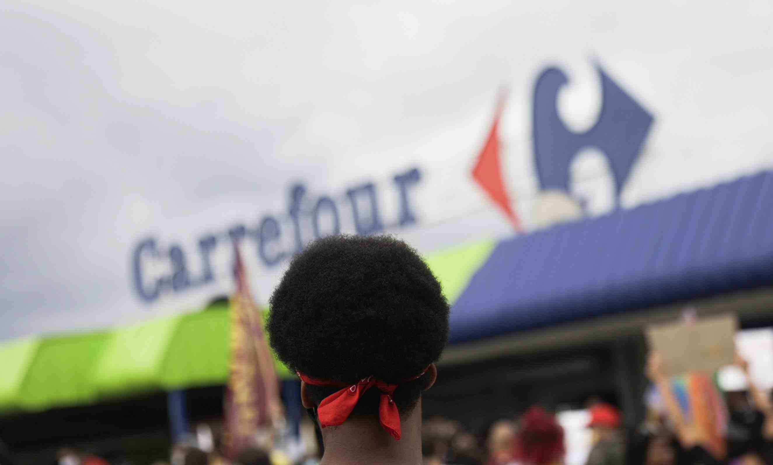 Carrefour brasil "regrette profondement" la mort d'un homme dans l'un de ses magasins