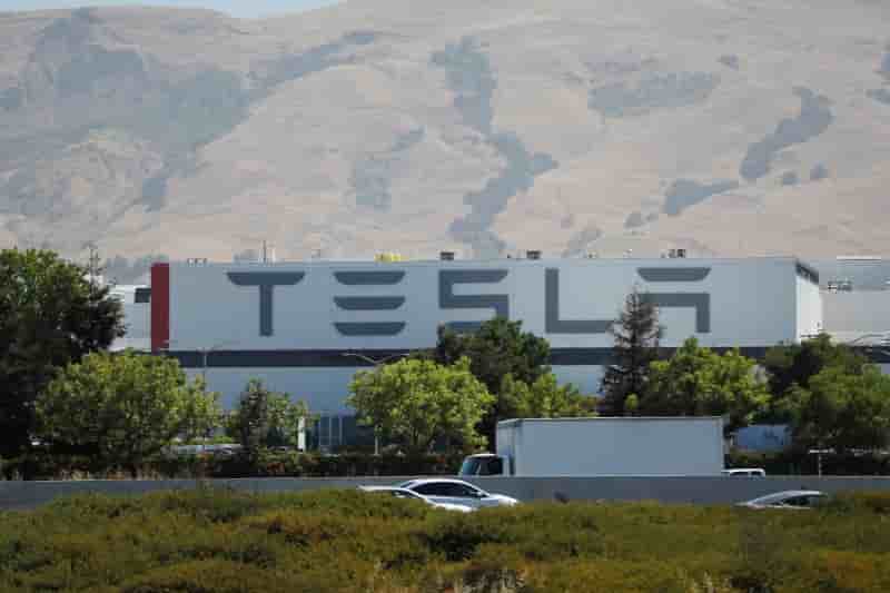 Tesla discute d'une "gigafactory" en europe rapporte le wsj