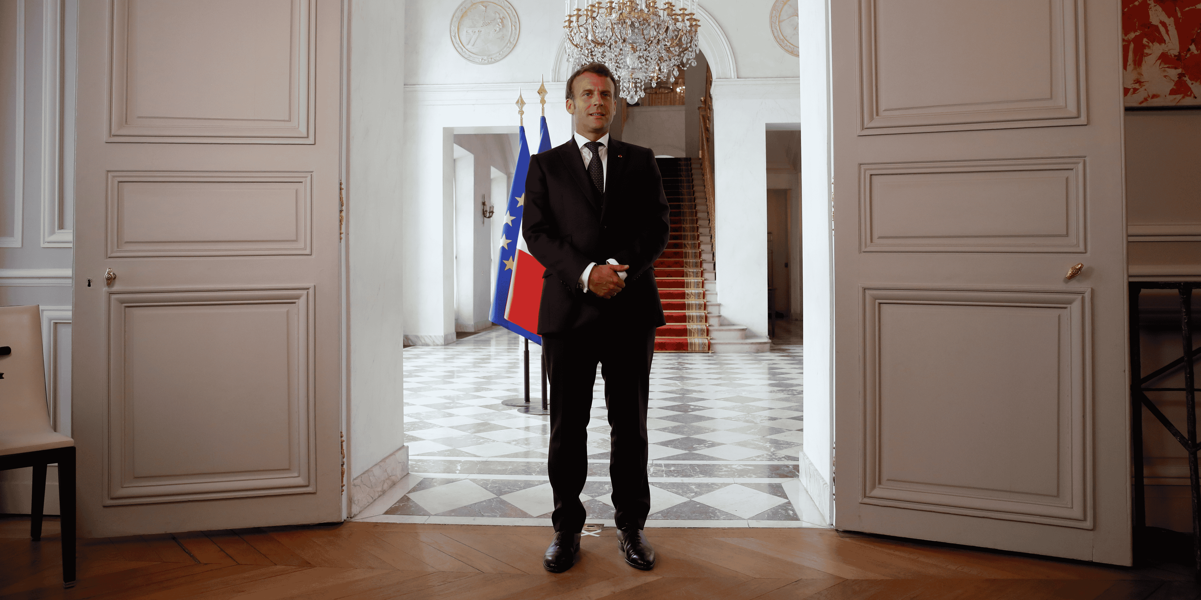 Coronavirus : Emmanuel Macron au palais de l'Élysée, après avoir assisté à une visioconférence internationale sur la vaccination