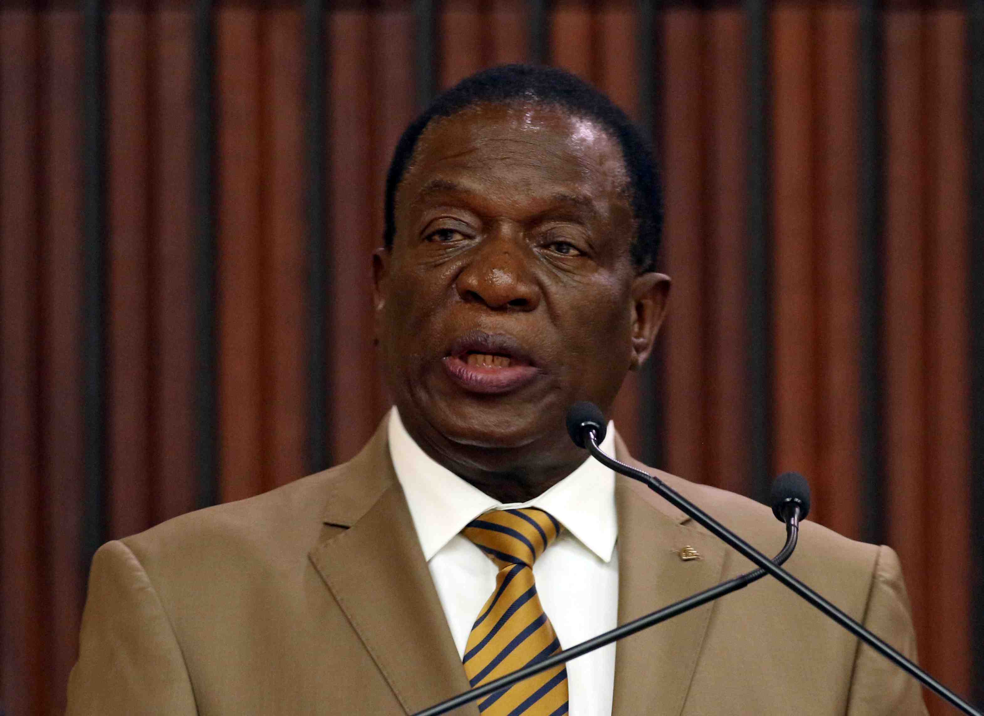 Mnangagwa appelle a la levee des sanctions contre le zimbabwe