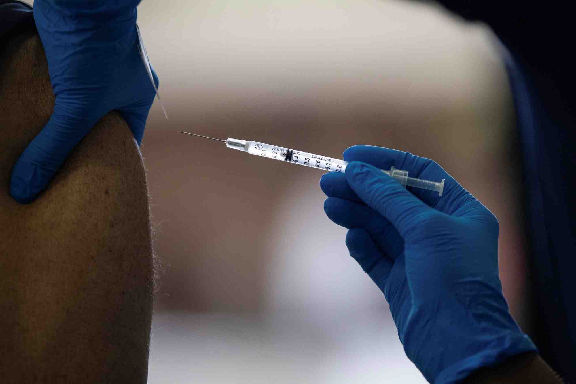 Coronavirus: les etats-unis etendent l'administration d'une troisieme dose de vaccin a tous les adultes