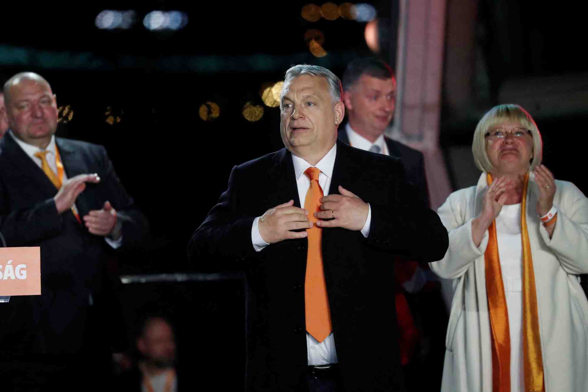 Hongrie: orban remporte une victoire ecrasante aux legislatives