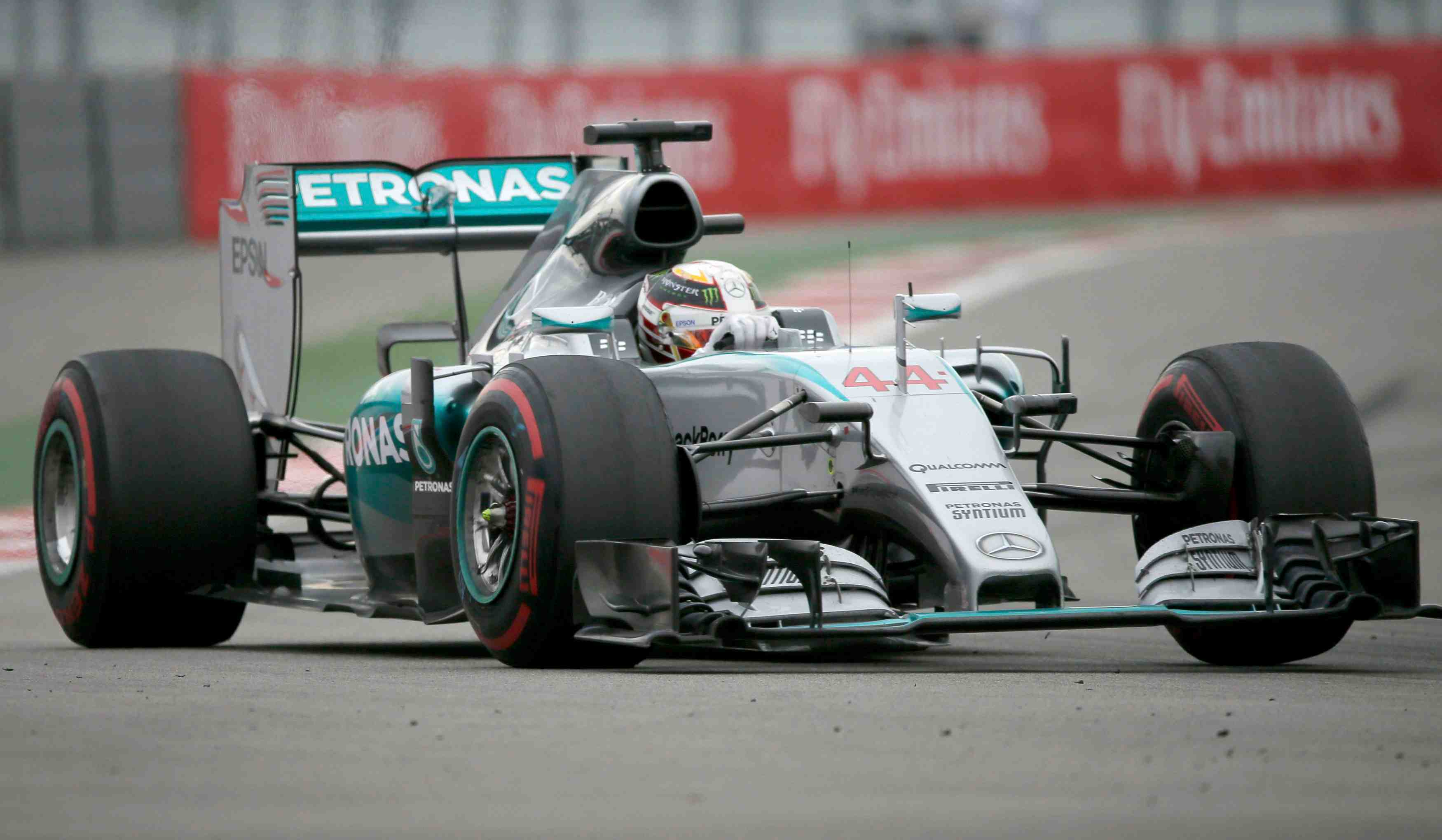 Hamilton depasse senna et rejoint vettel