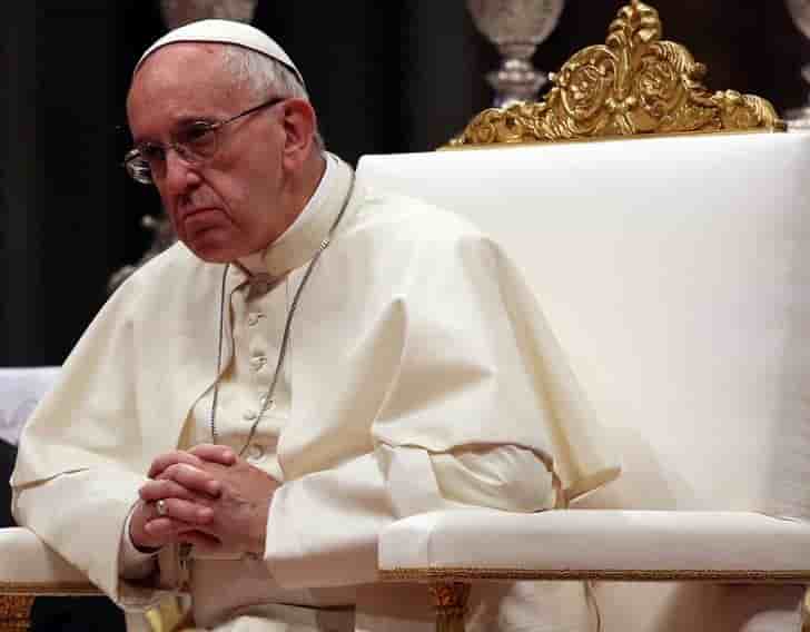 Le pape francois defend les migrants