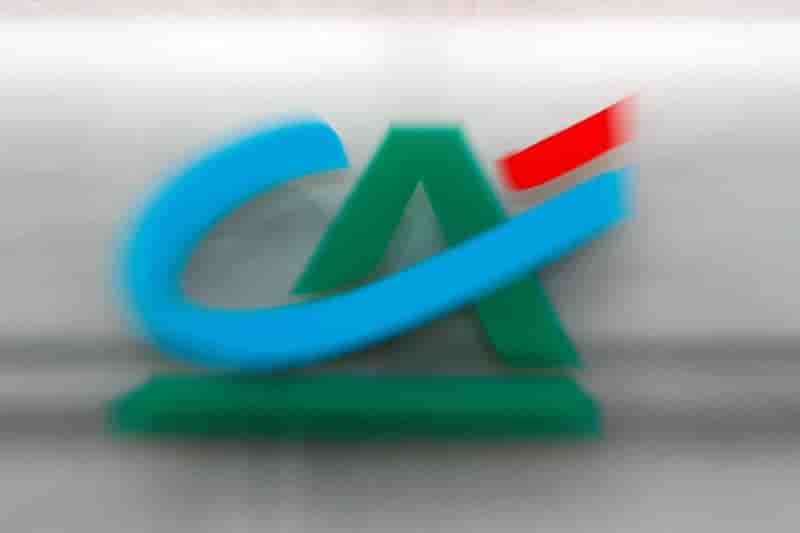 Credit agricole s'engage sur un dividende minimum 2017, l'action bondit